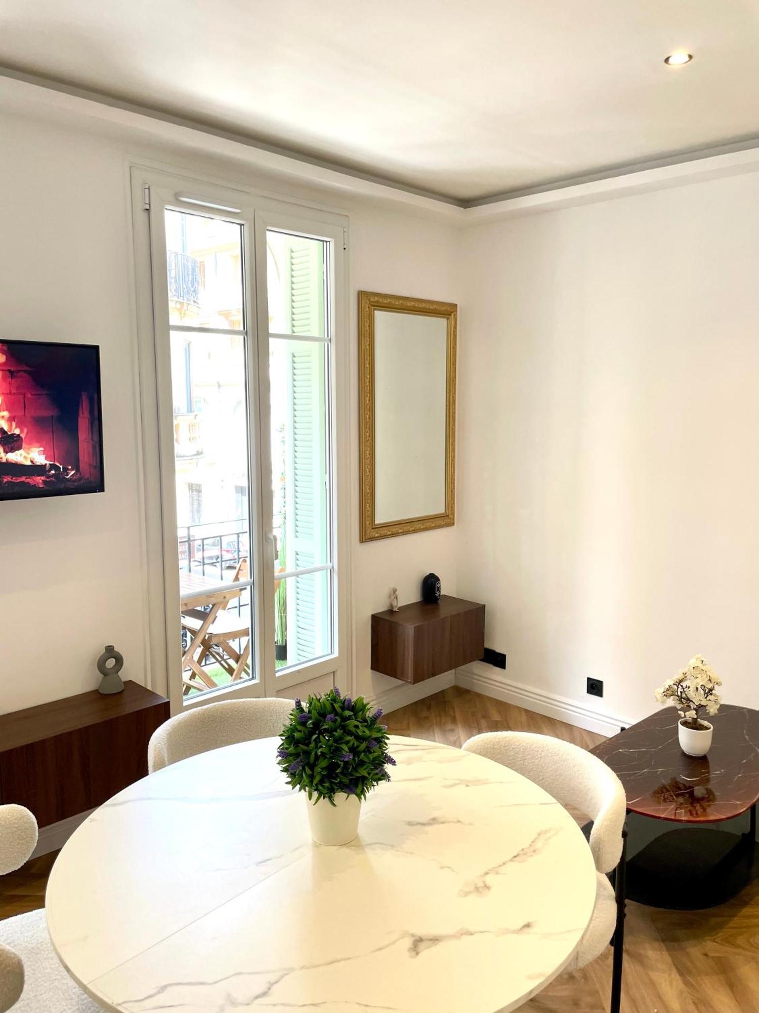 2 Pieces Avec Balcon Nice