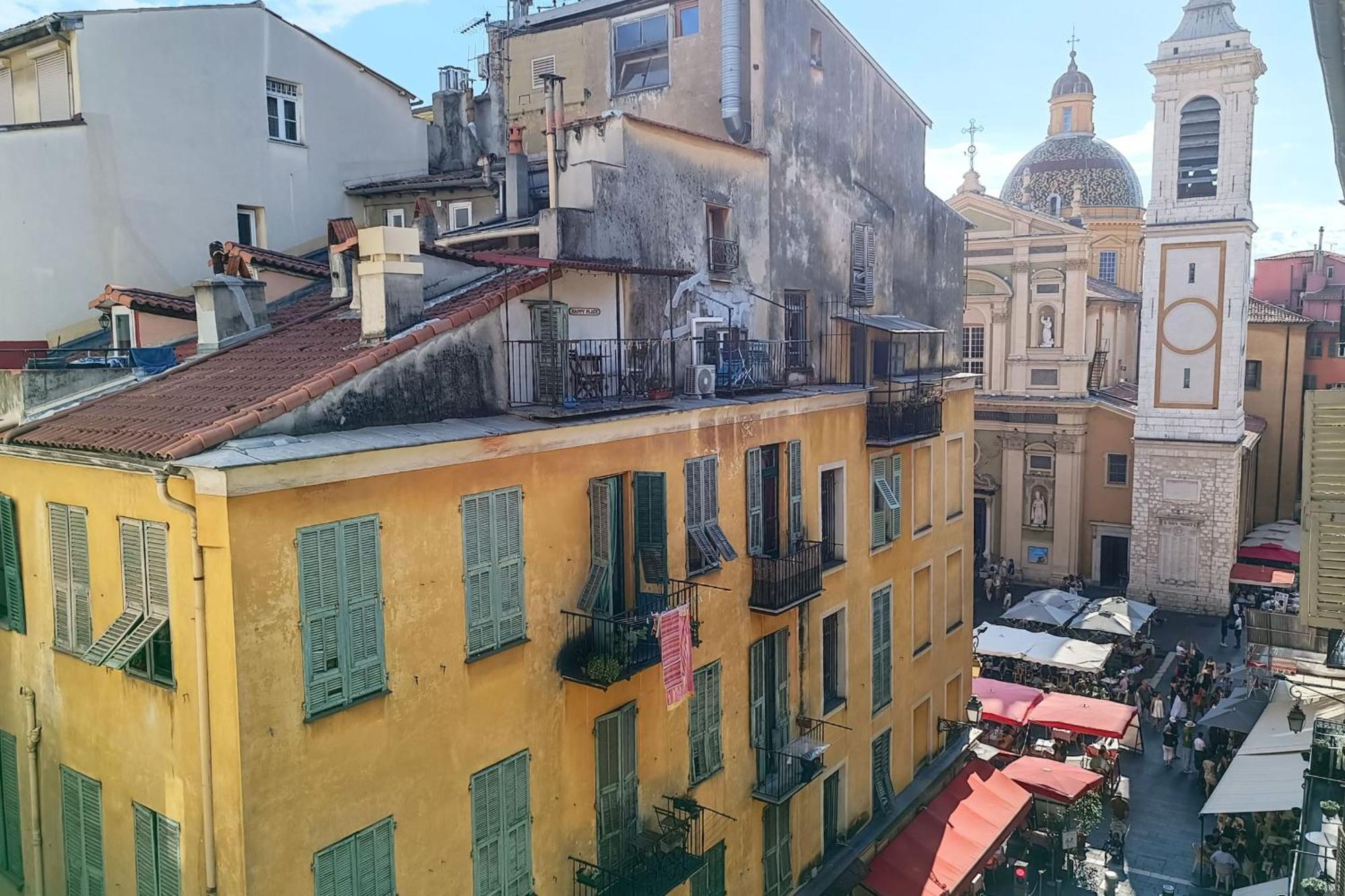 Apartment Bright With Balcony In Nice