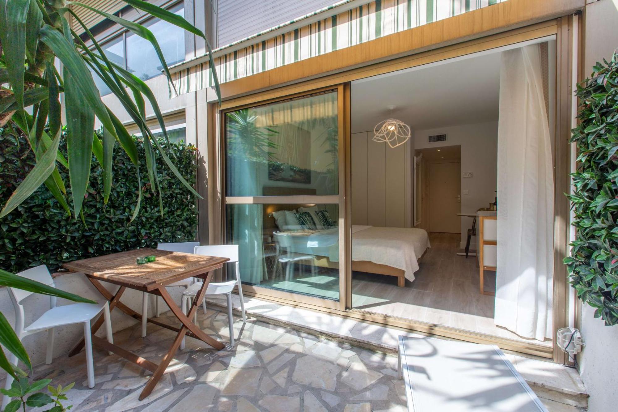 Centre Promenade Golden Square Terrace 1 Min Walk To The Beach Ac Apartment *