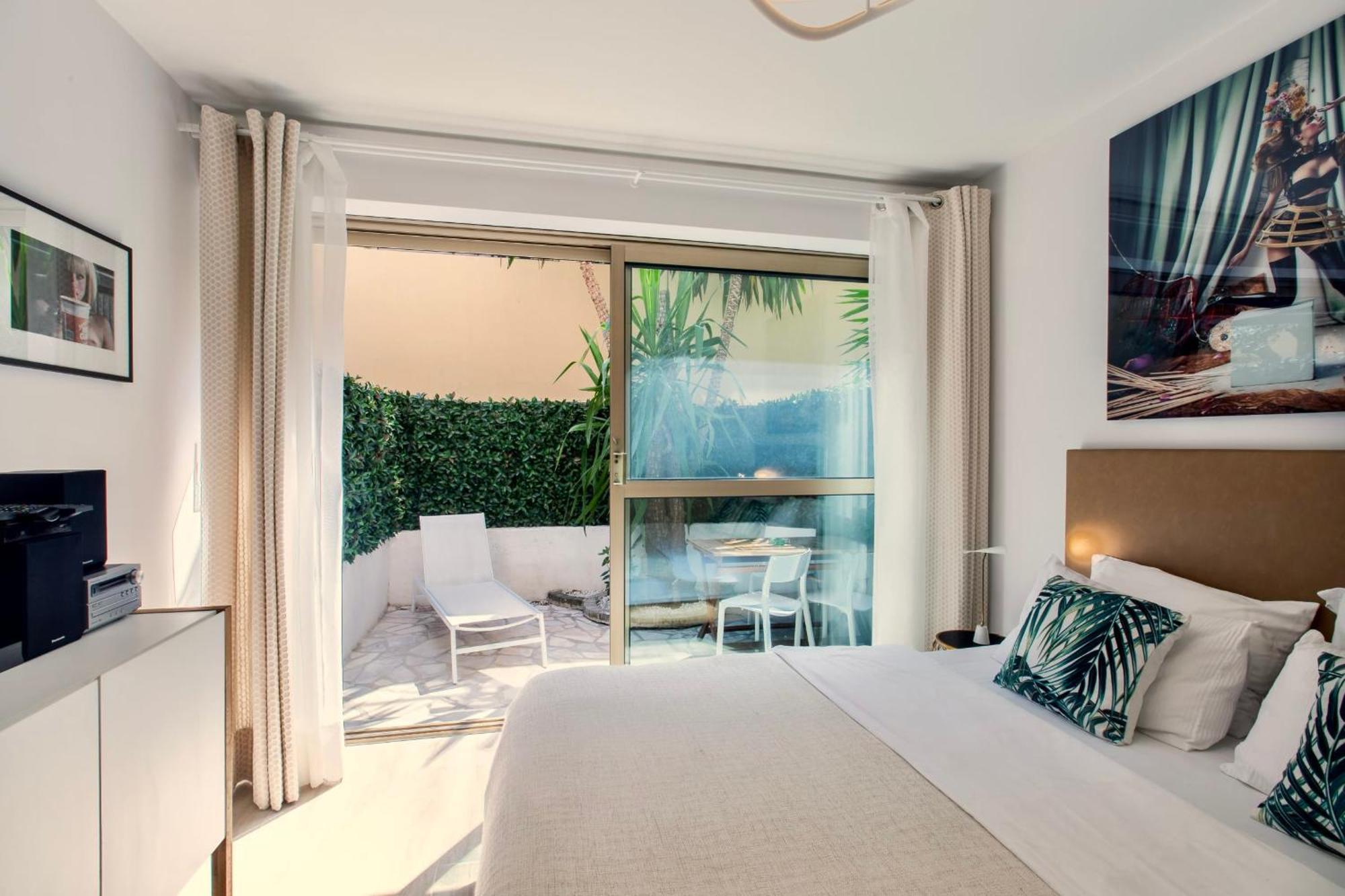 Apartment Centre Promenade Golden Square Terrace 1 Min Walk To The Beach Ac Nice