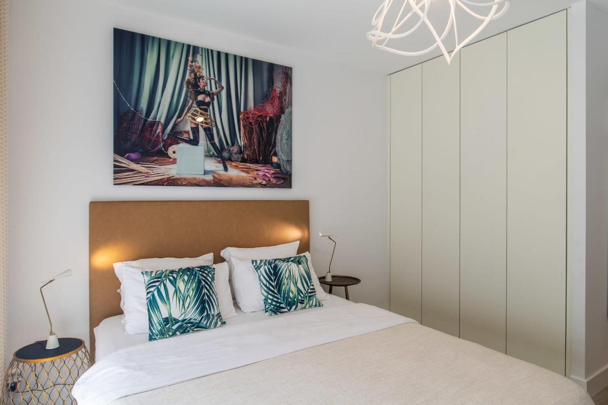 Apartment Centre Promenade Golden Square Terrace 1 Min Walk To The Beach Ac