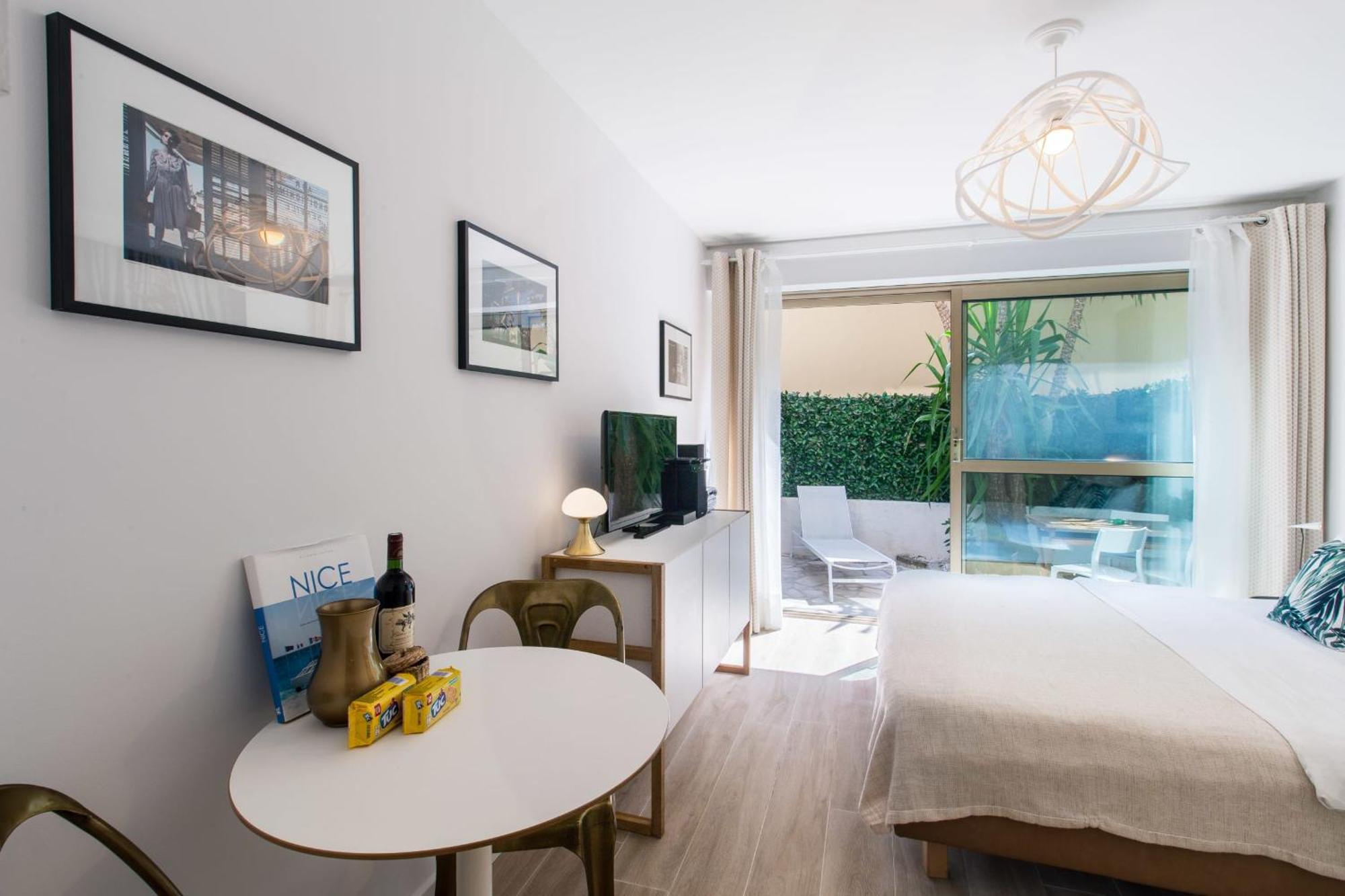 Centre Promenade Golden Square Terrace 1 Min Walk To The Beach Ac Apartment *