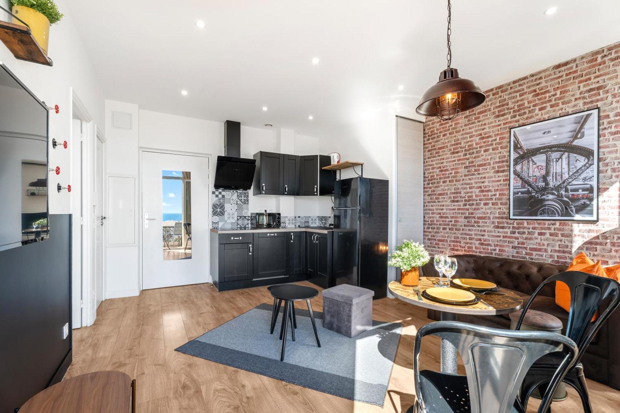 Renting - Cambrai - Luxurious Sea View Terrasse - King Bed - Parking - Ac - Fully Equipped * Nice