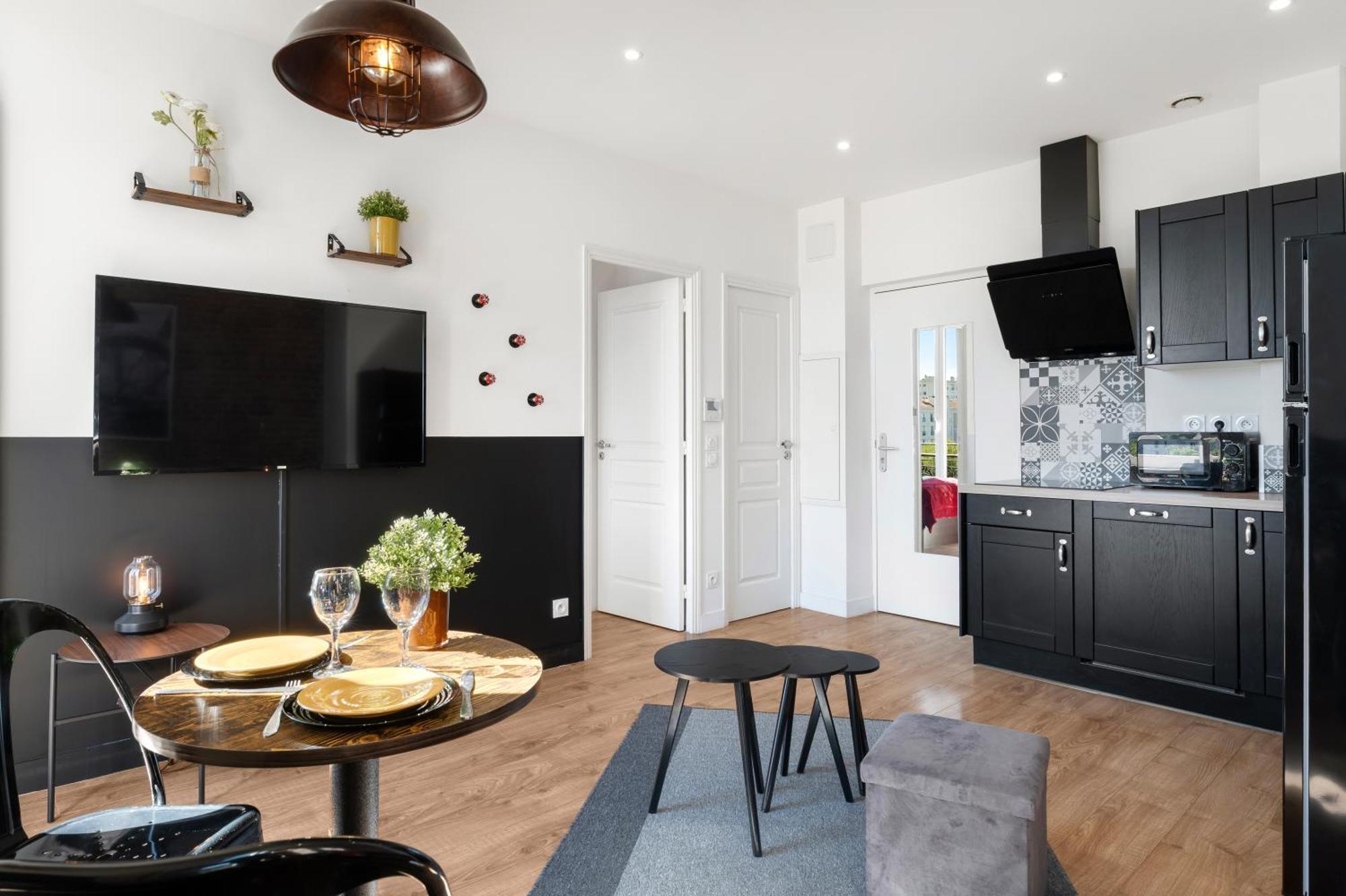 Renting - Cambrai - Luxurious Sea View Terrasse - King Bed - Parking - Ac - Fully Equipped *