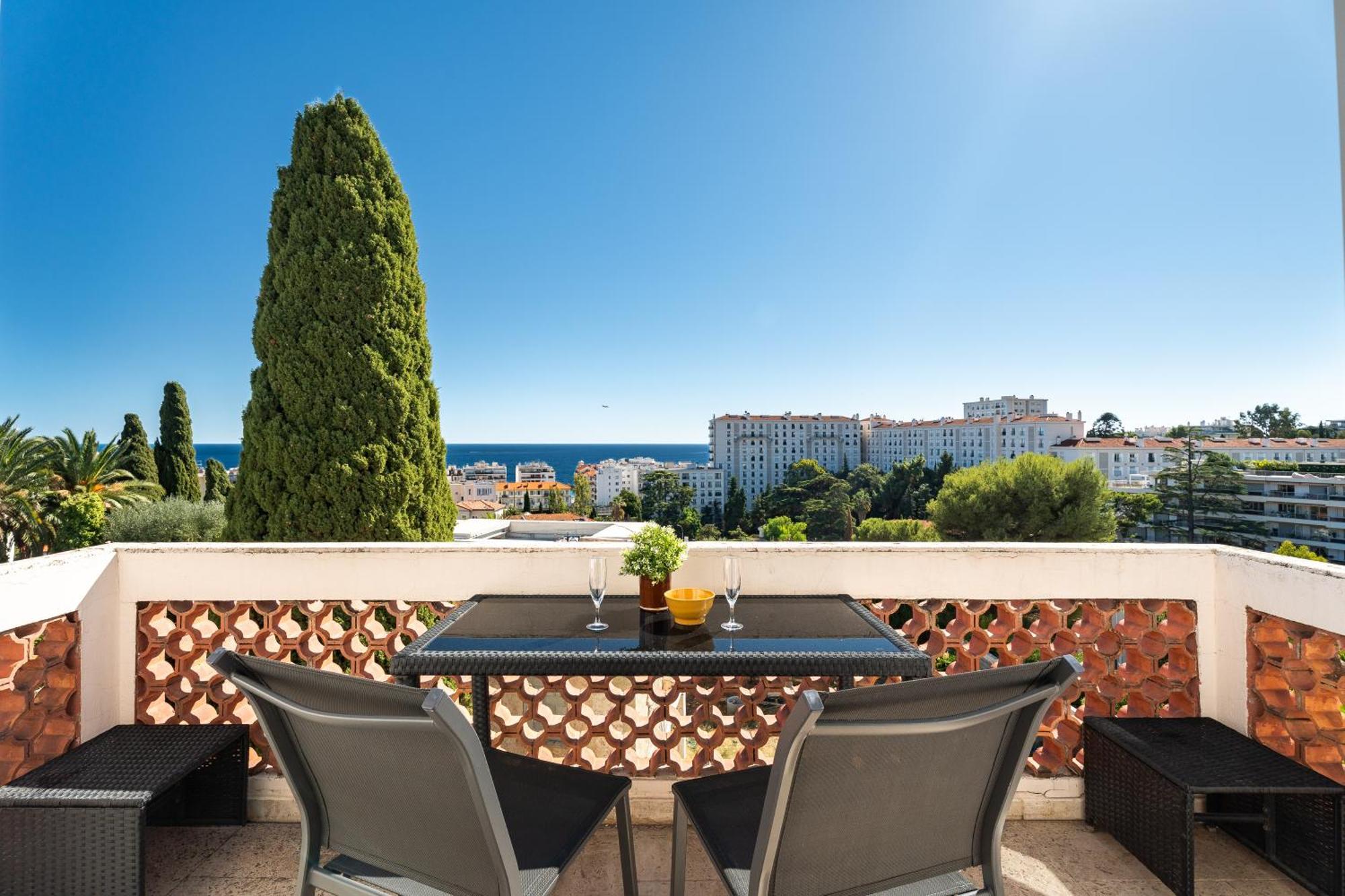 Renting - Cambrai - Luxurious Sea View Terrasse - King Bed - Parking - Ac - Fully Equipped * Nice