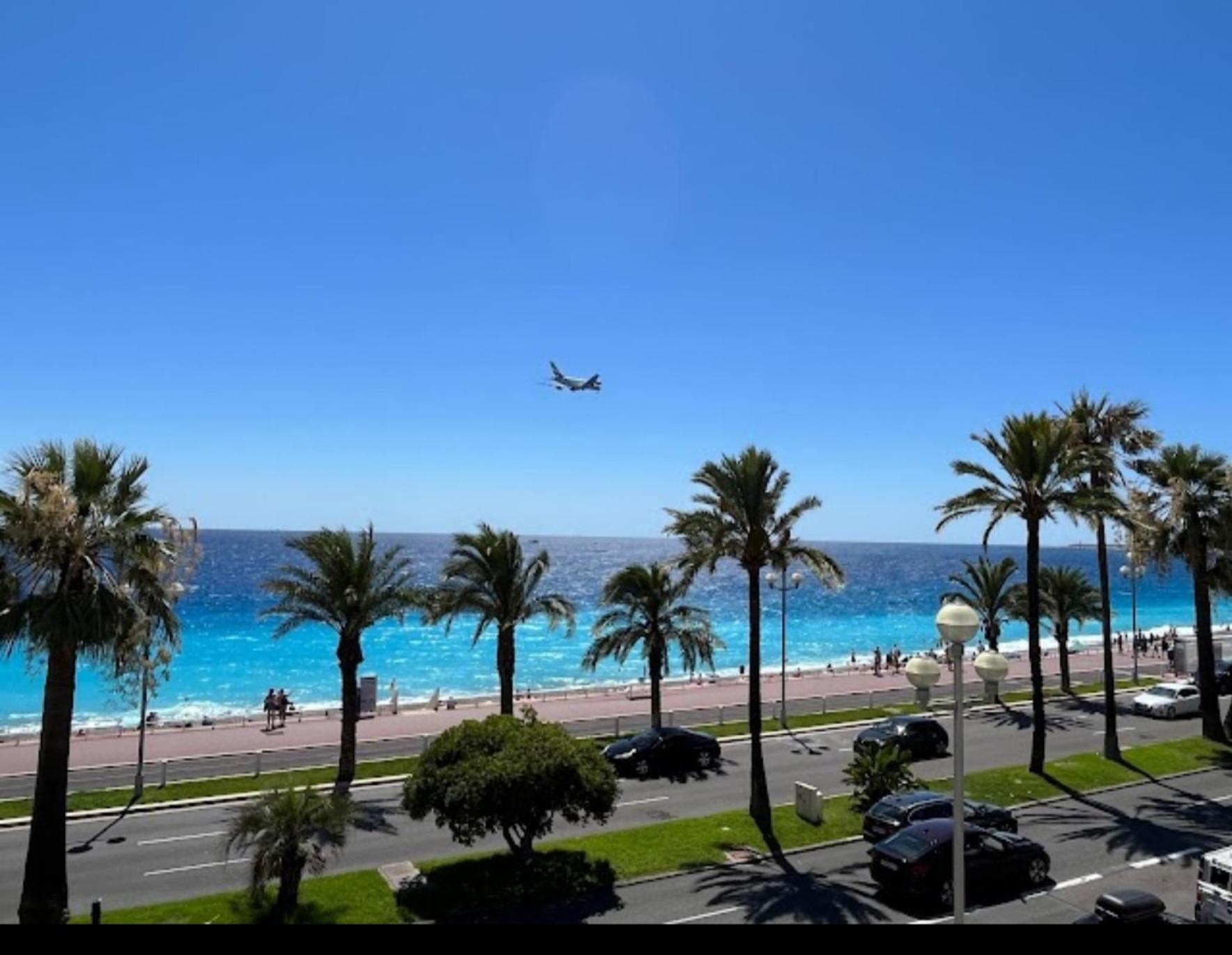 Flots D'azur Promenade Des Nice