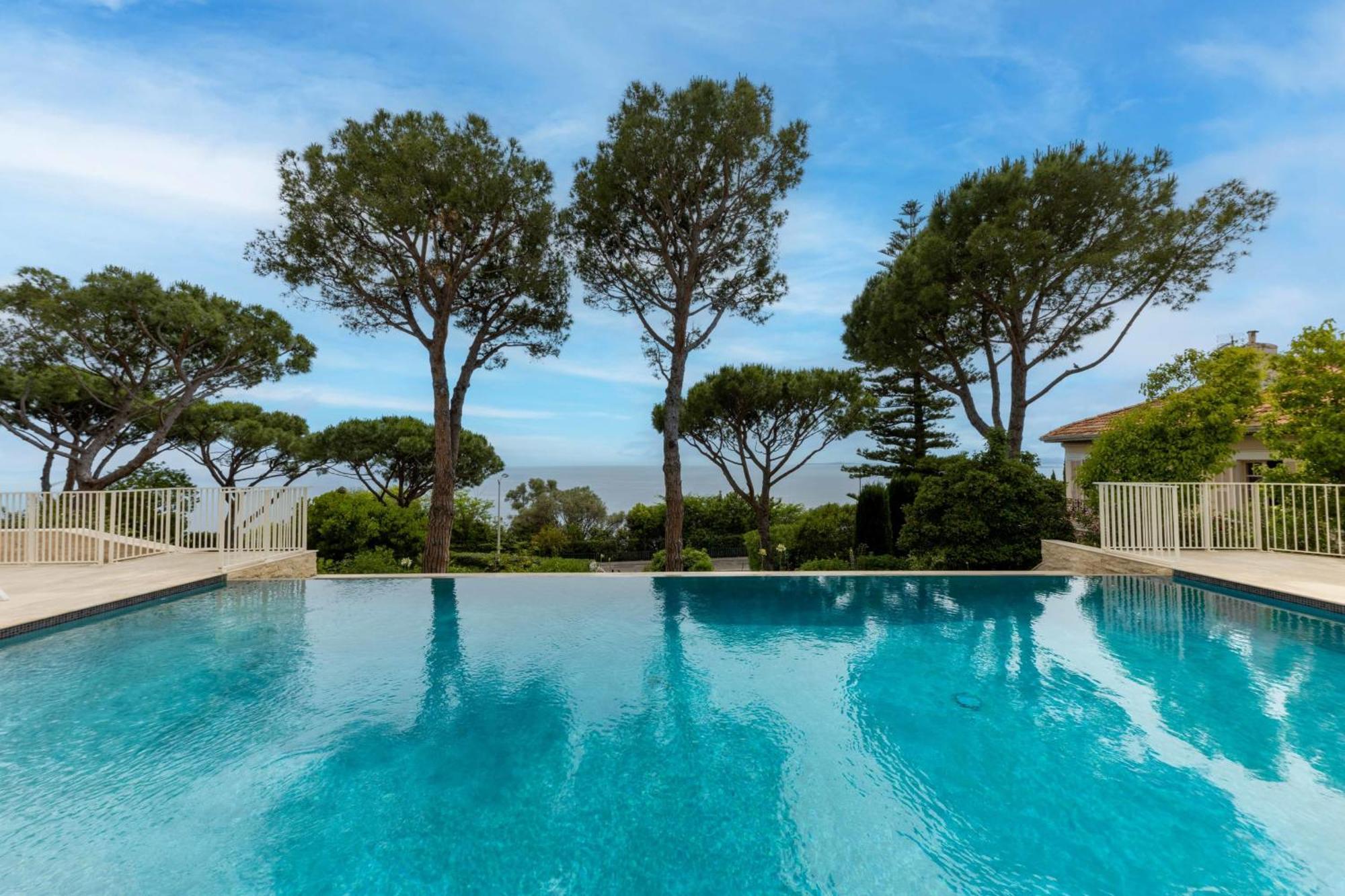 Superb With Exceptional Sea View Nice