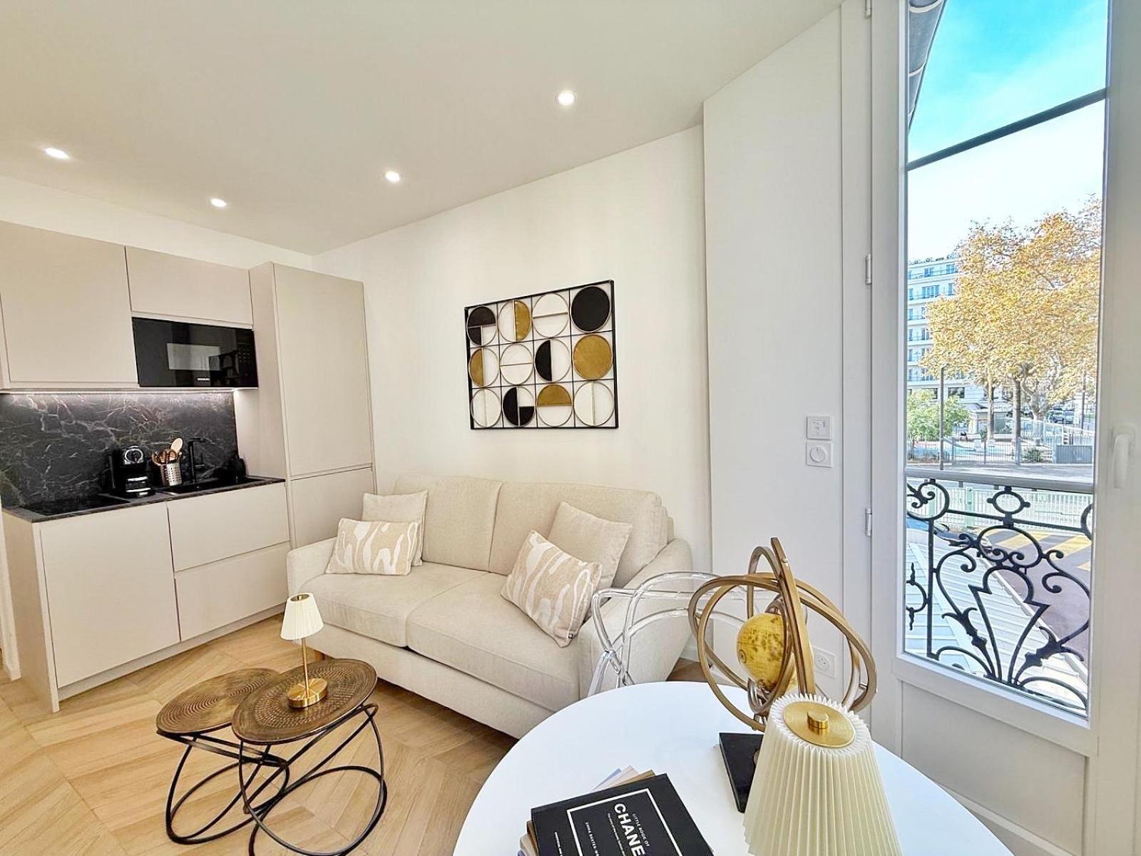 Sur La Promenade Des Apartment *