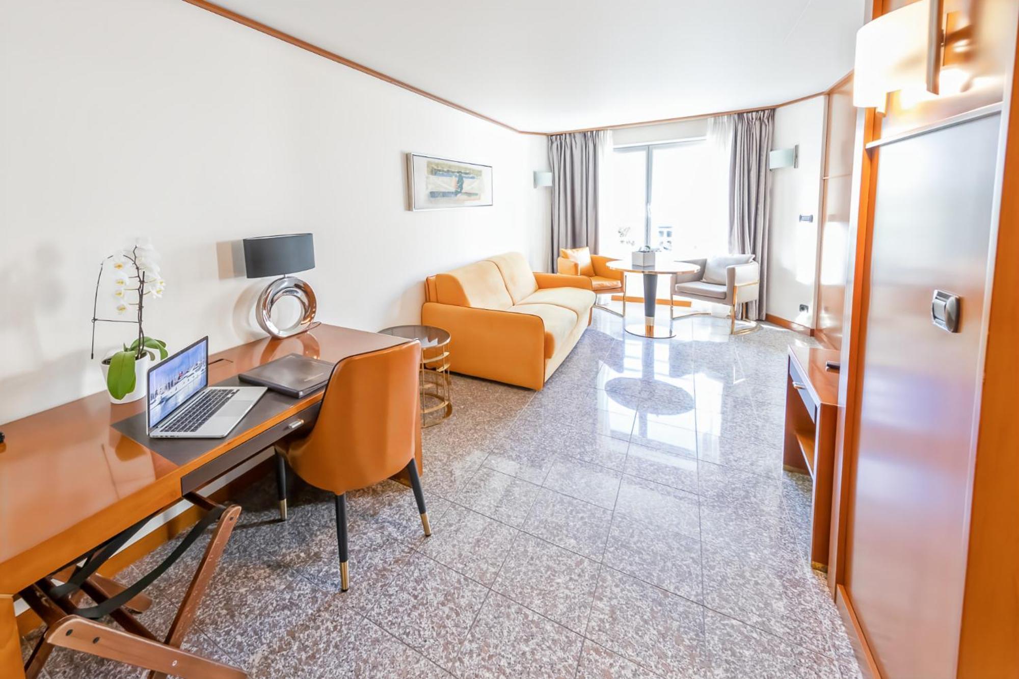 Goldstar & Hotel 4*