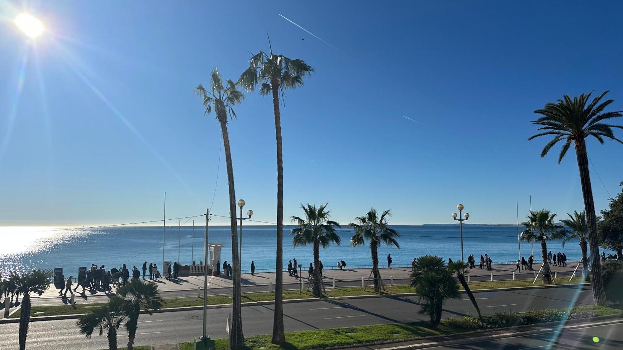 Carre D Or Face A La