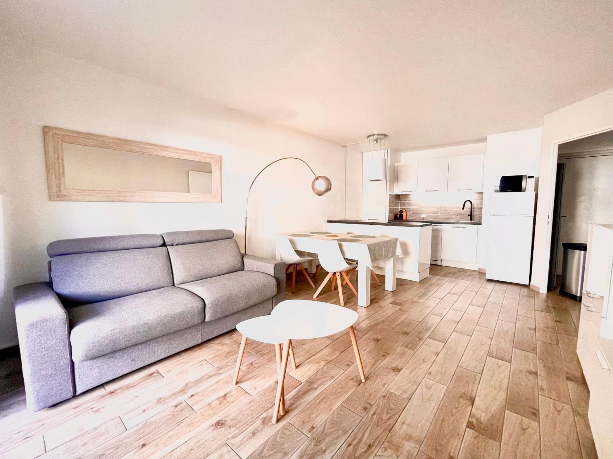 Peaceful In With Terrace, Parking * Nice