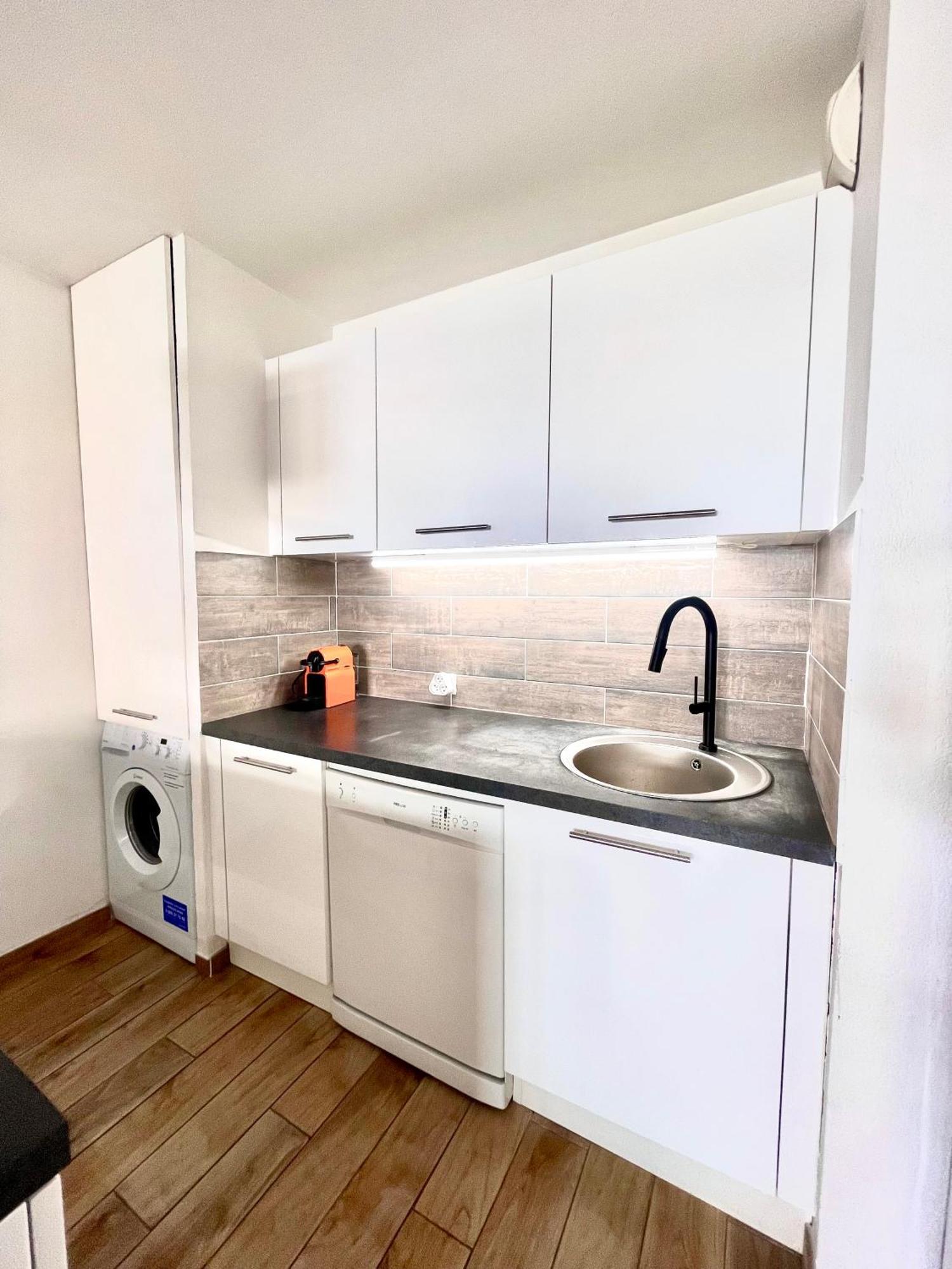 Apartment Peaceful In With Terrace, Parking Nice