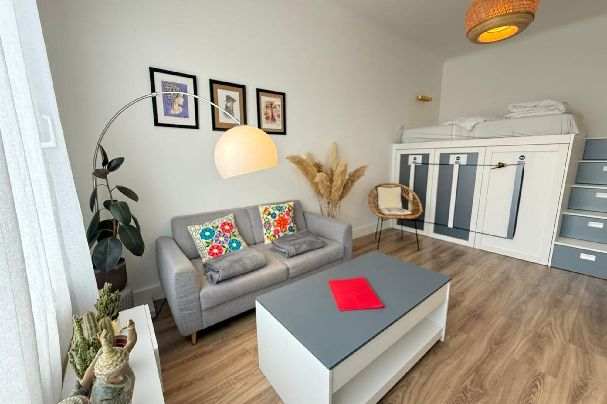 Beautiful Just A Stone's Throw From The * Nice