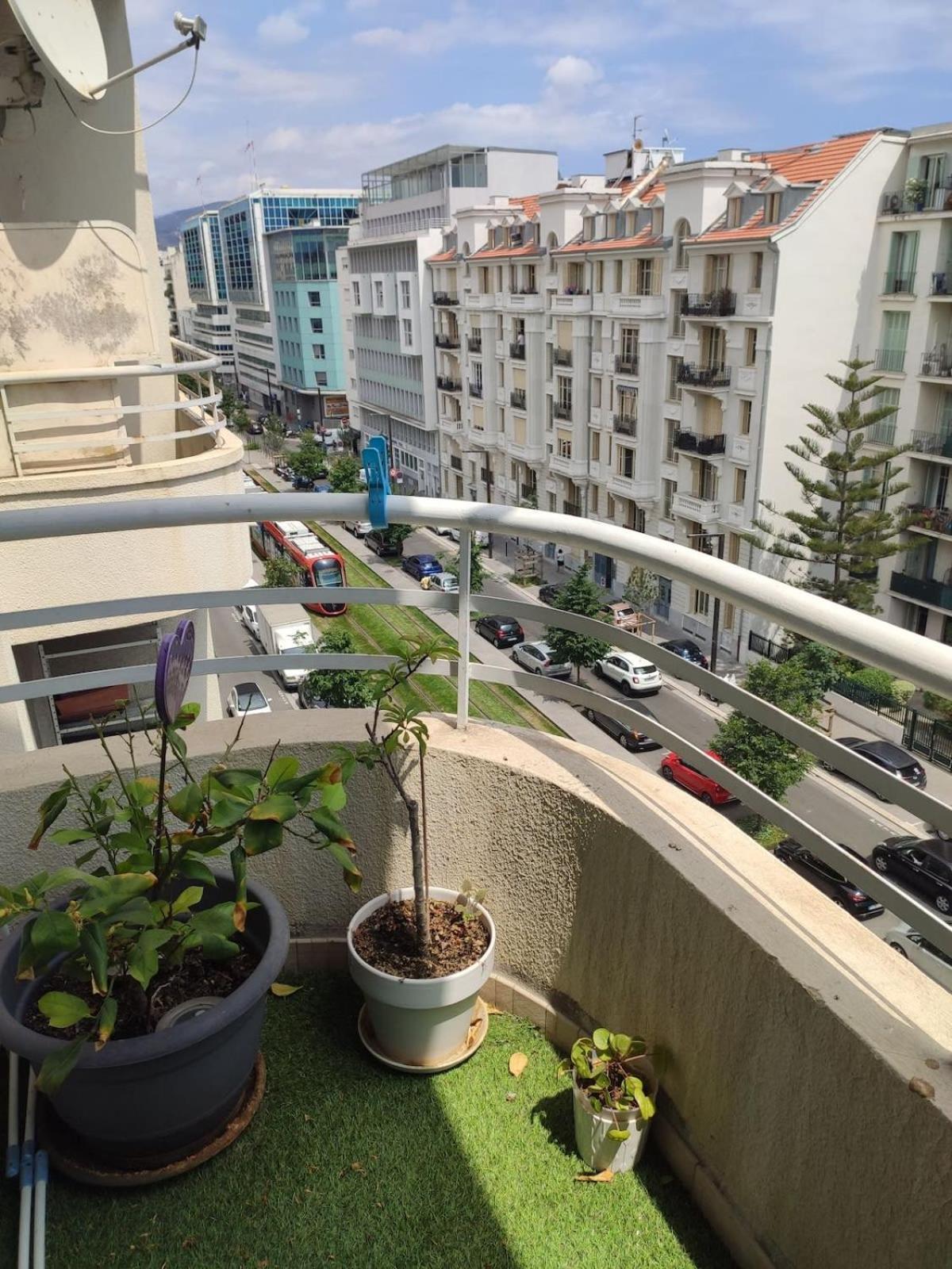 Beautiful Just A Stone's Throw From The * Nice