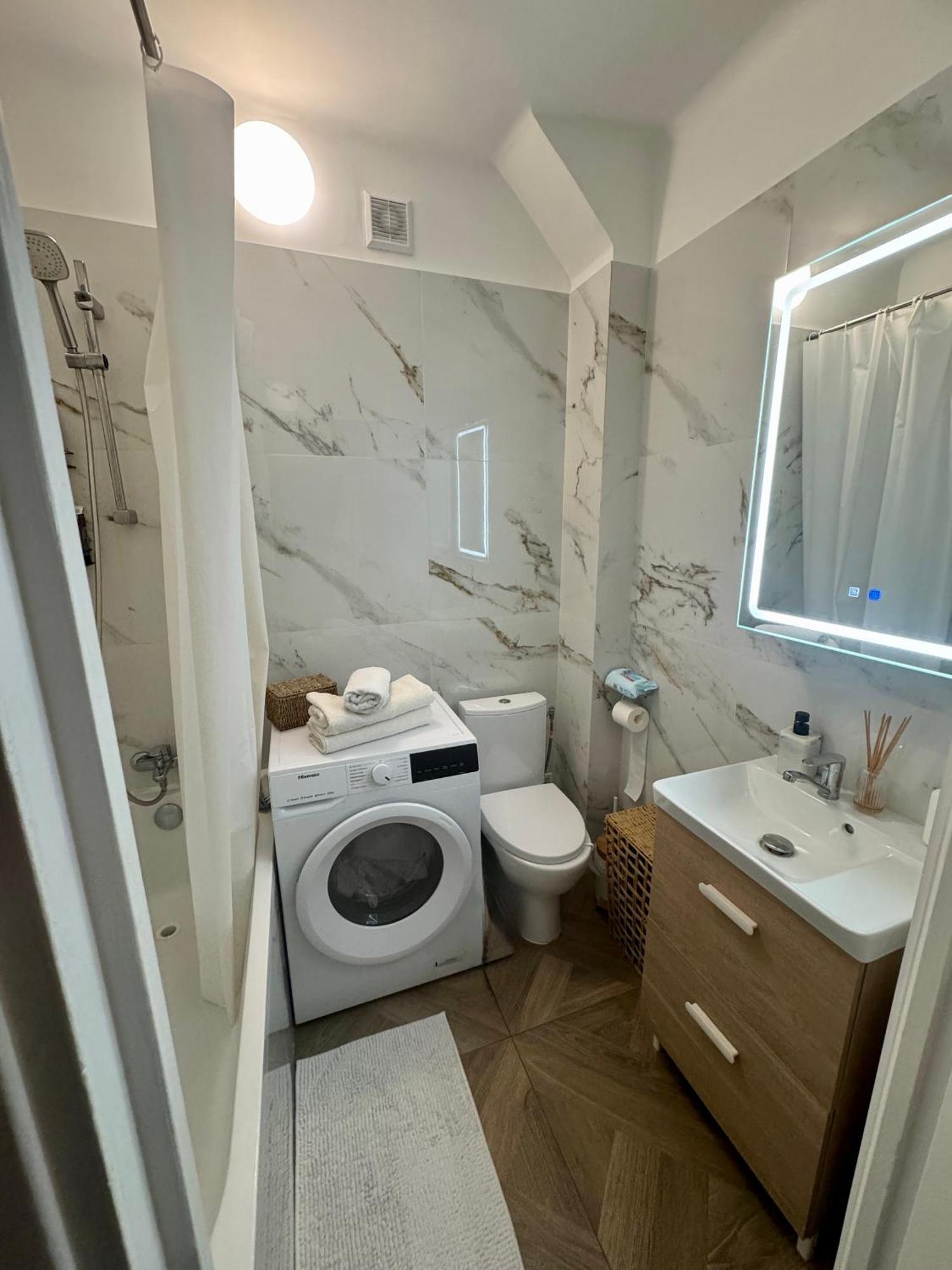 Lumiere Center Apartment *