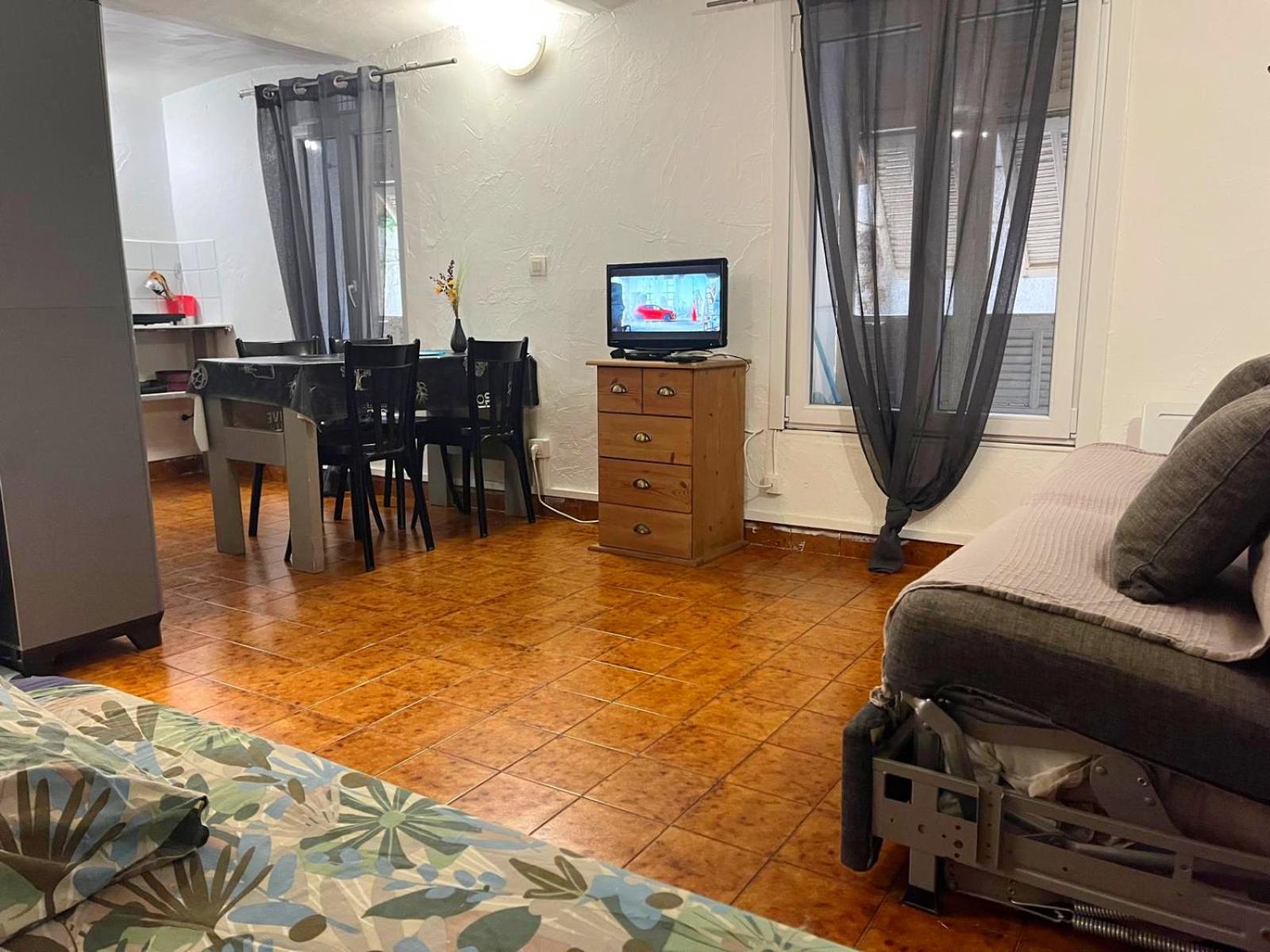 Entresol 1,2 Kilometre De La Promenade Apartment