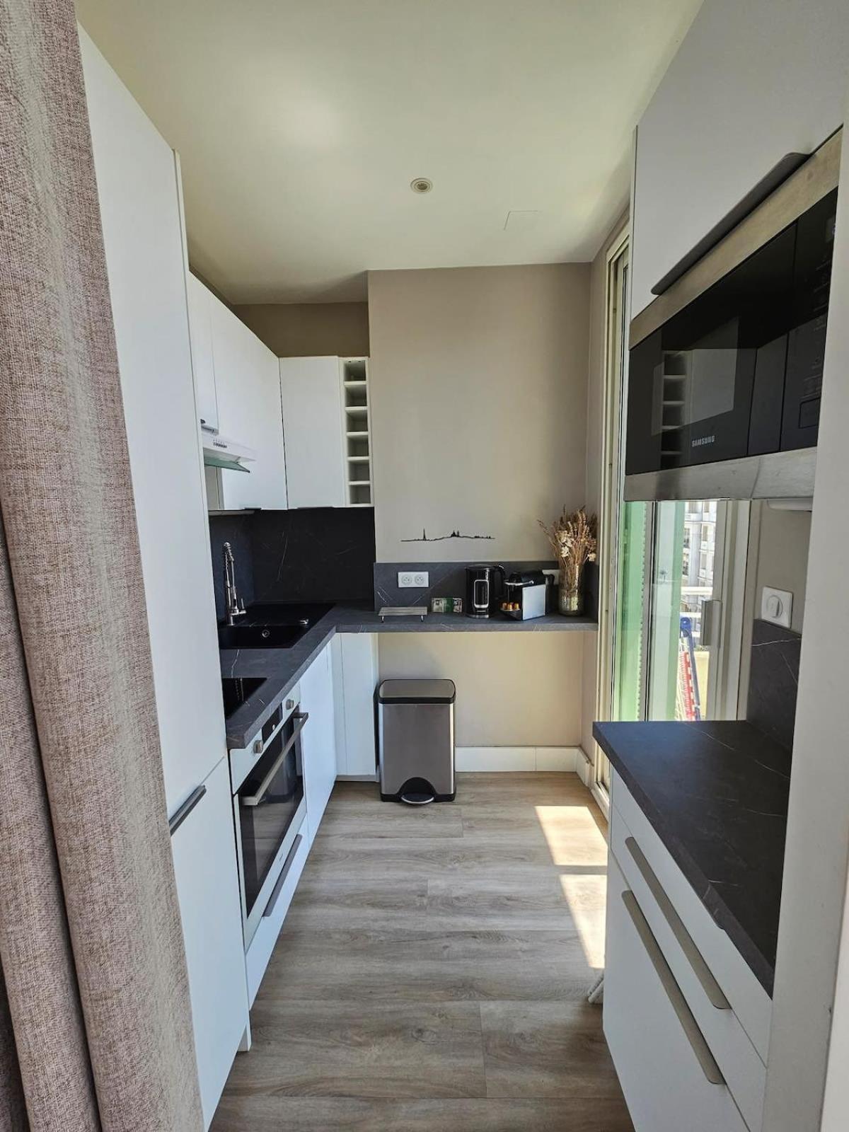 Beautiful Just A Stone's Throw From The Apartment