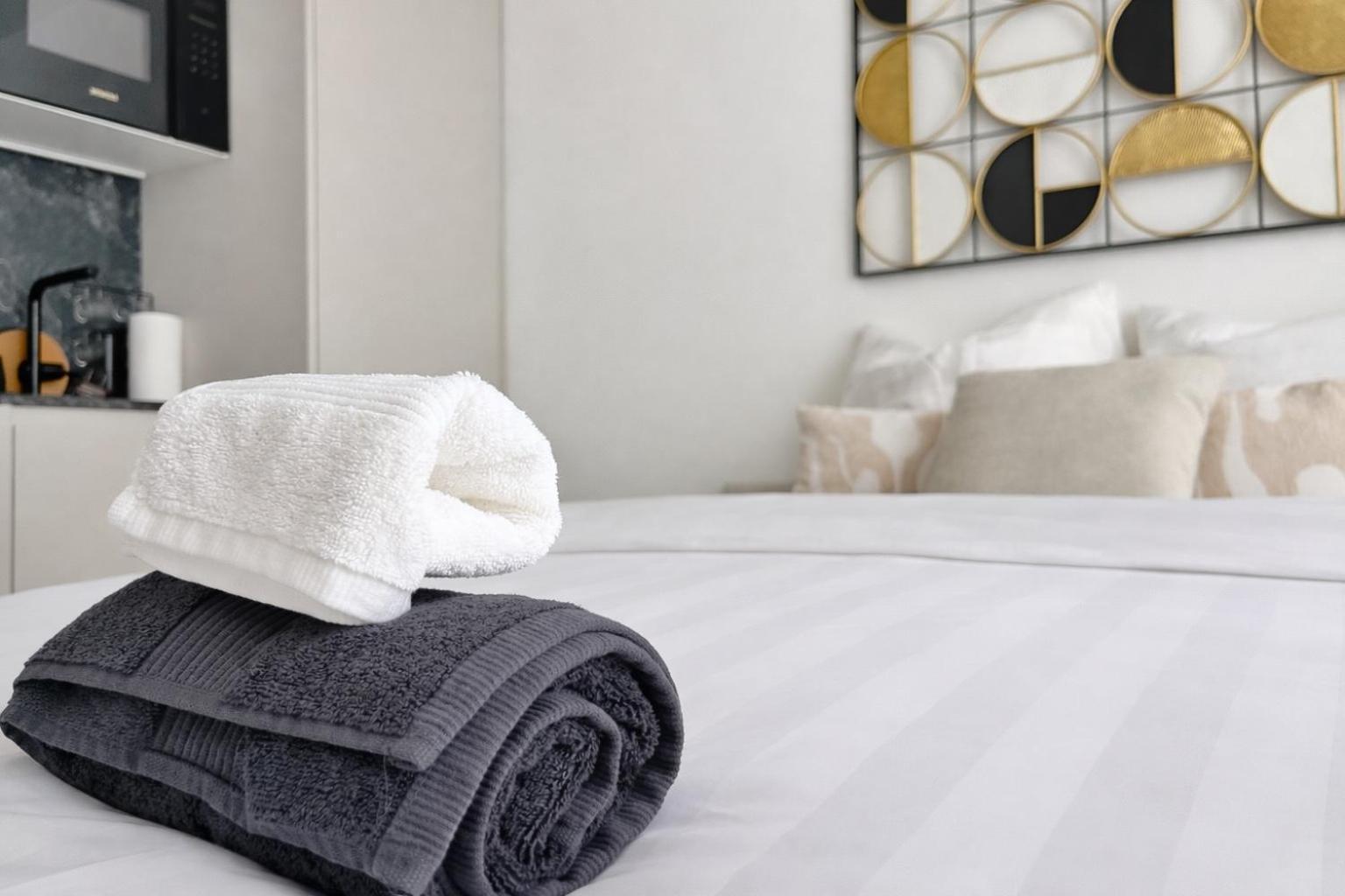 Sur La Promenade Des *