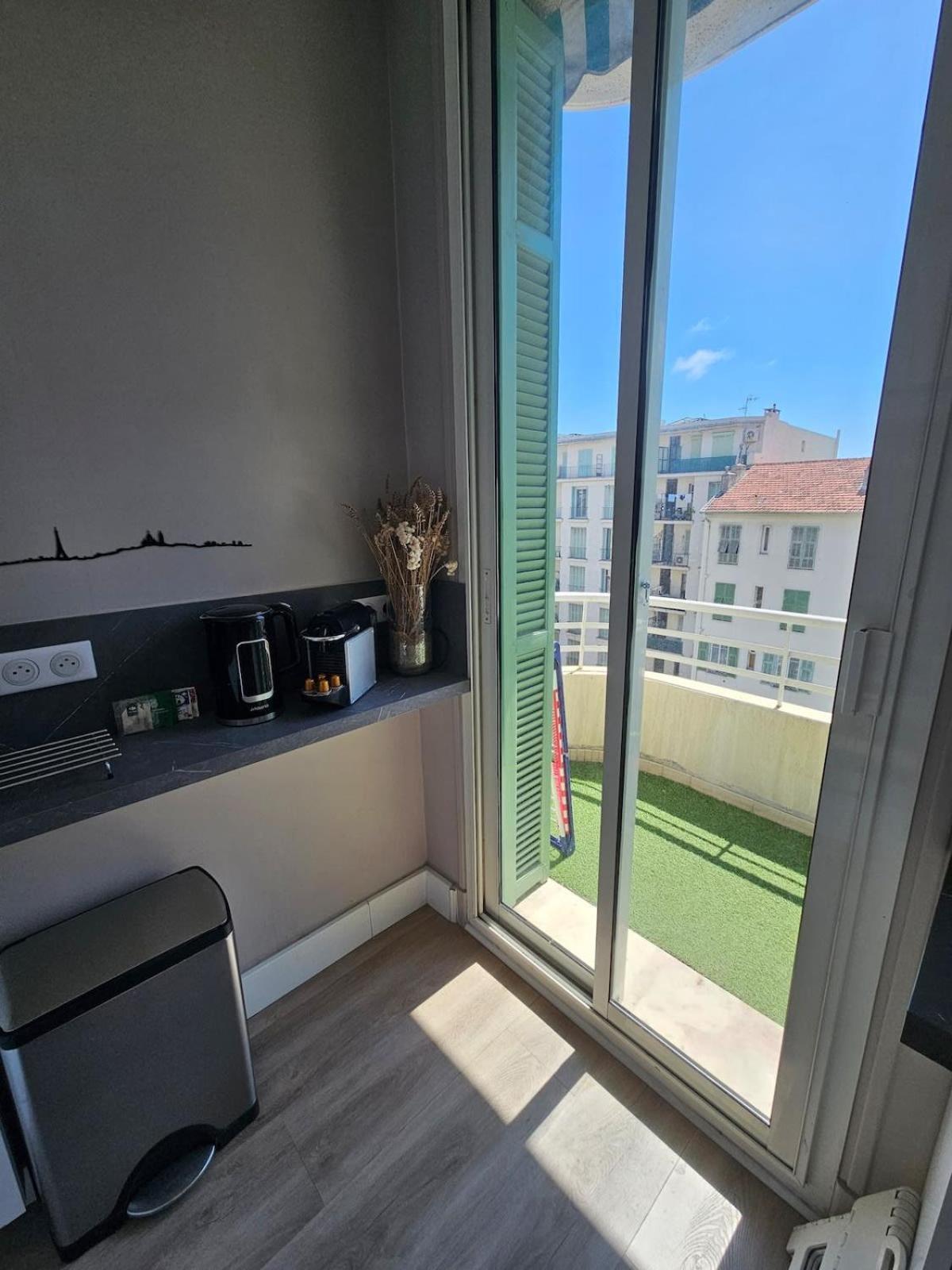 Beautiful Just A Stone's Throw From The Nice