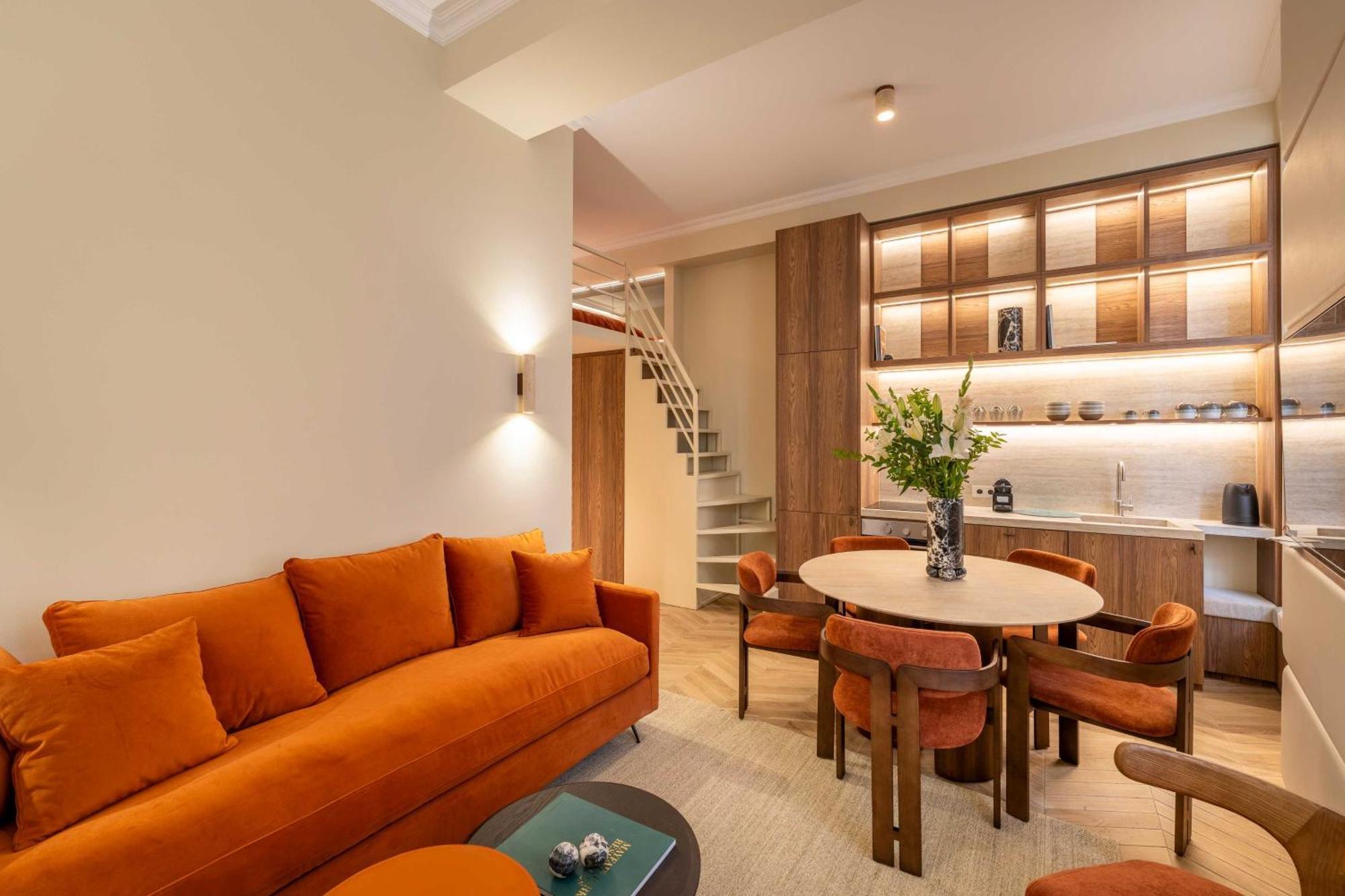 2bdr 6p A C - Heart Of * Nice