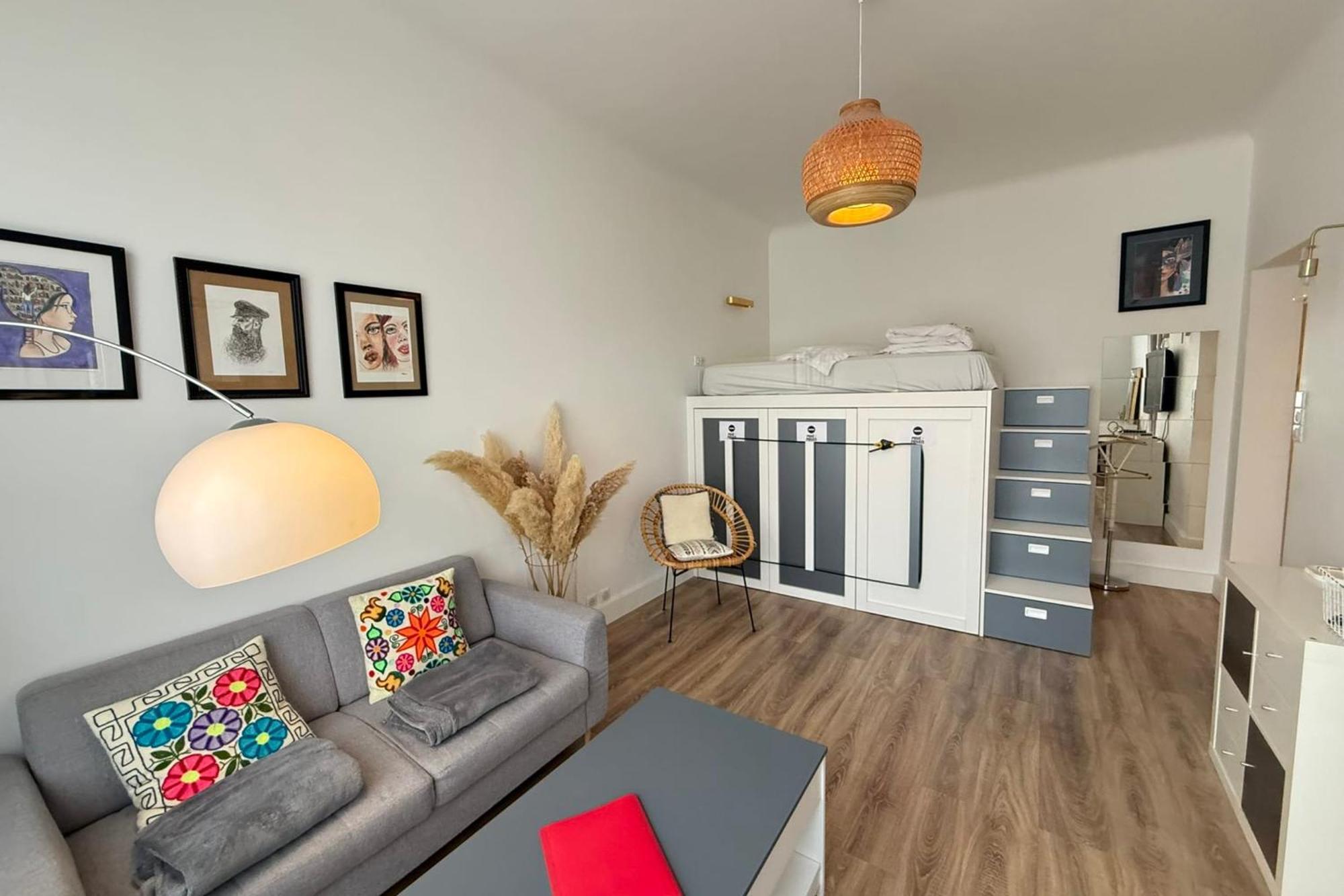 Beautiful Just A Stone's Throw From The Apartment *