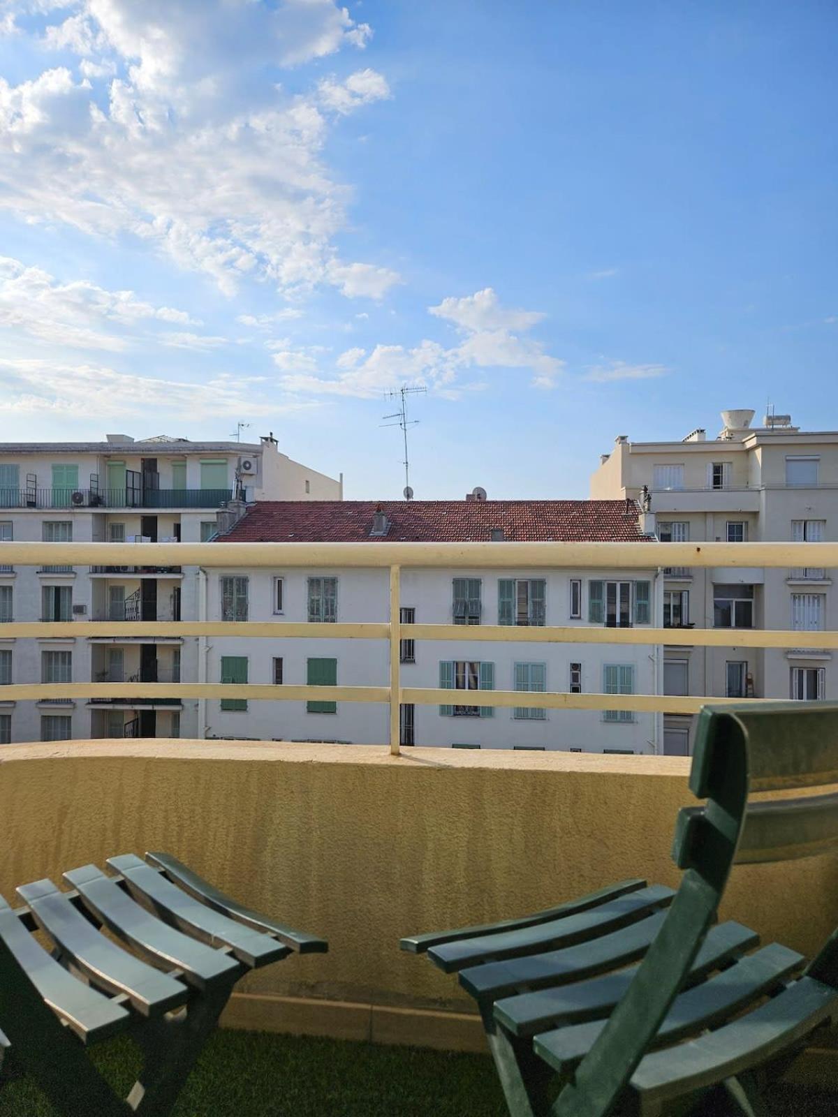 Beautiful Just A Stone's Throw From The Apartment Nice