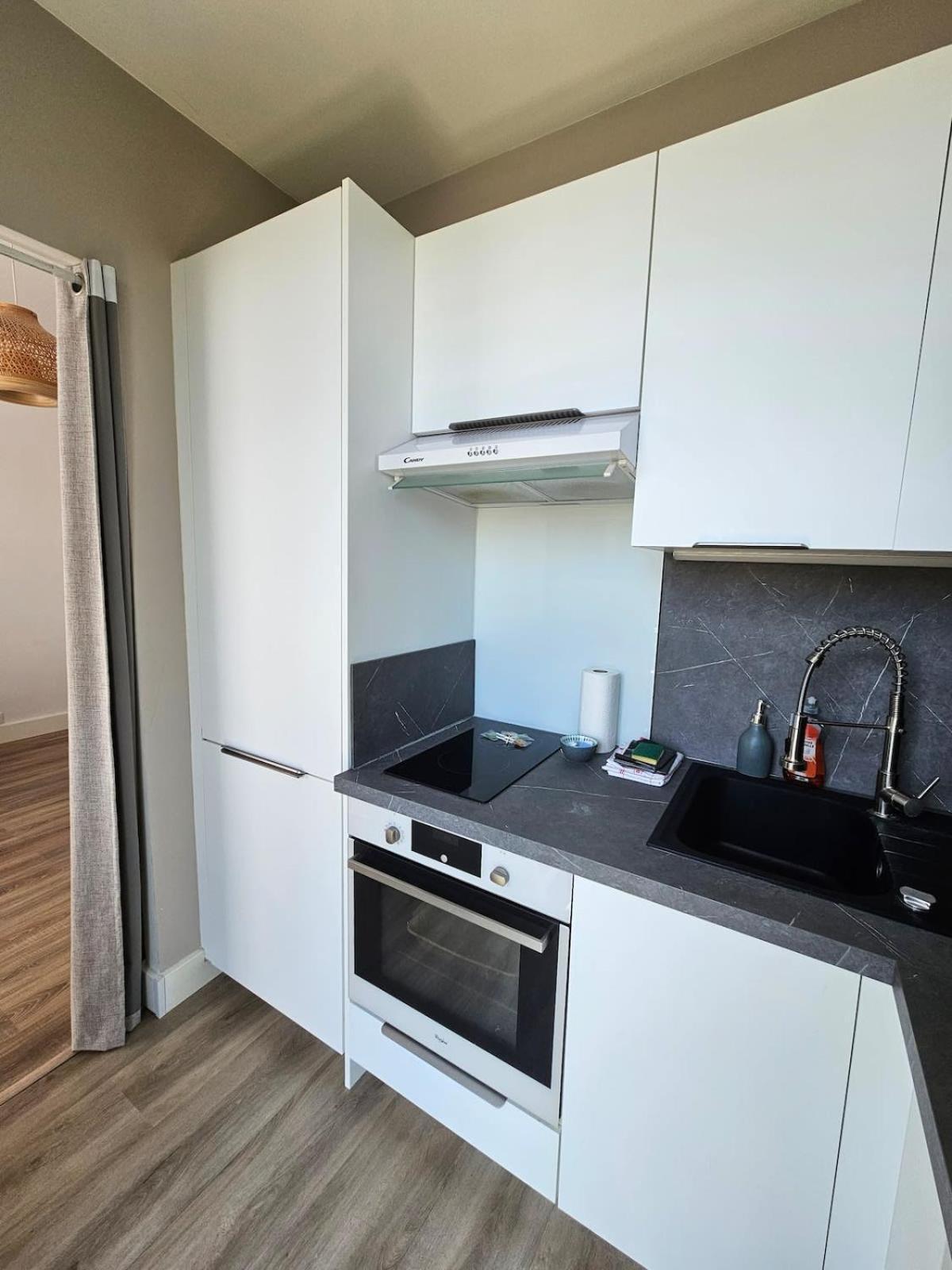 Beautiful Just A Stone's Throw From The * Nice