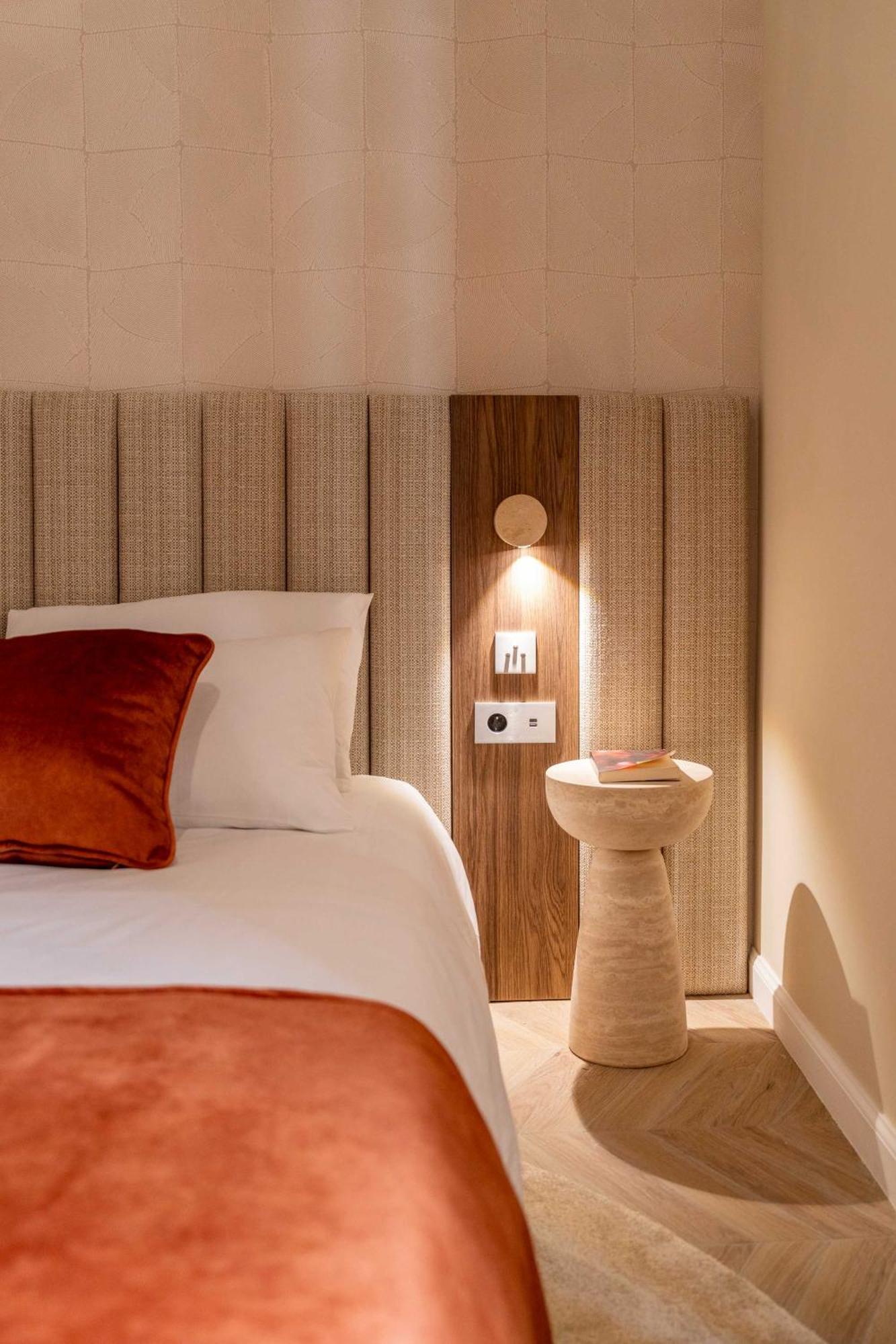 2bdr 6p A C - Heart Of * Nice