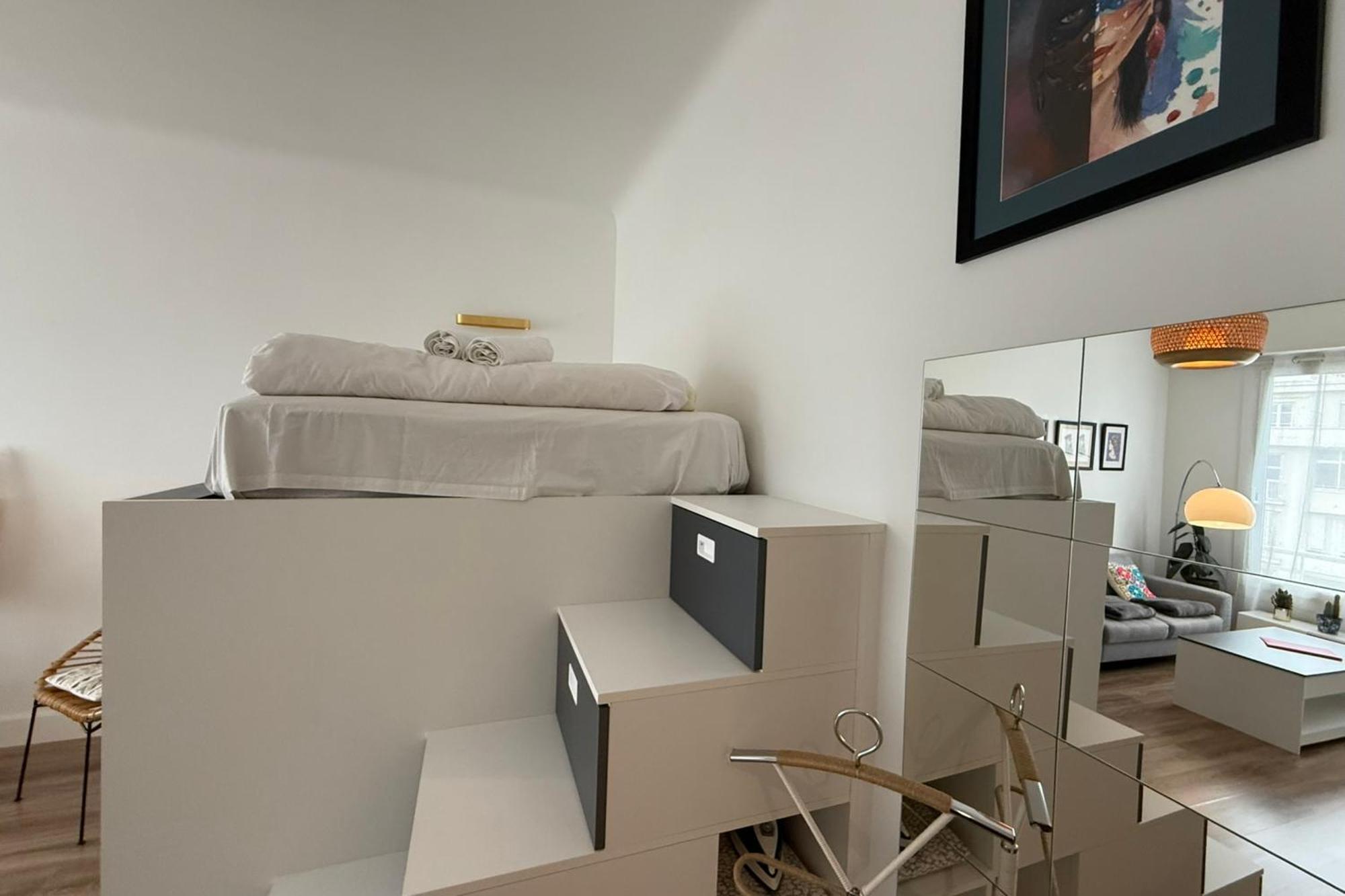 Apartment Beautiful Just A Stone's Throw From The