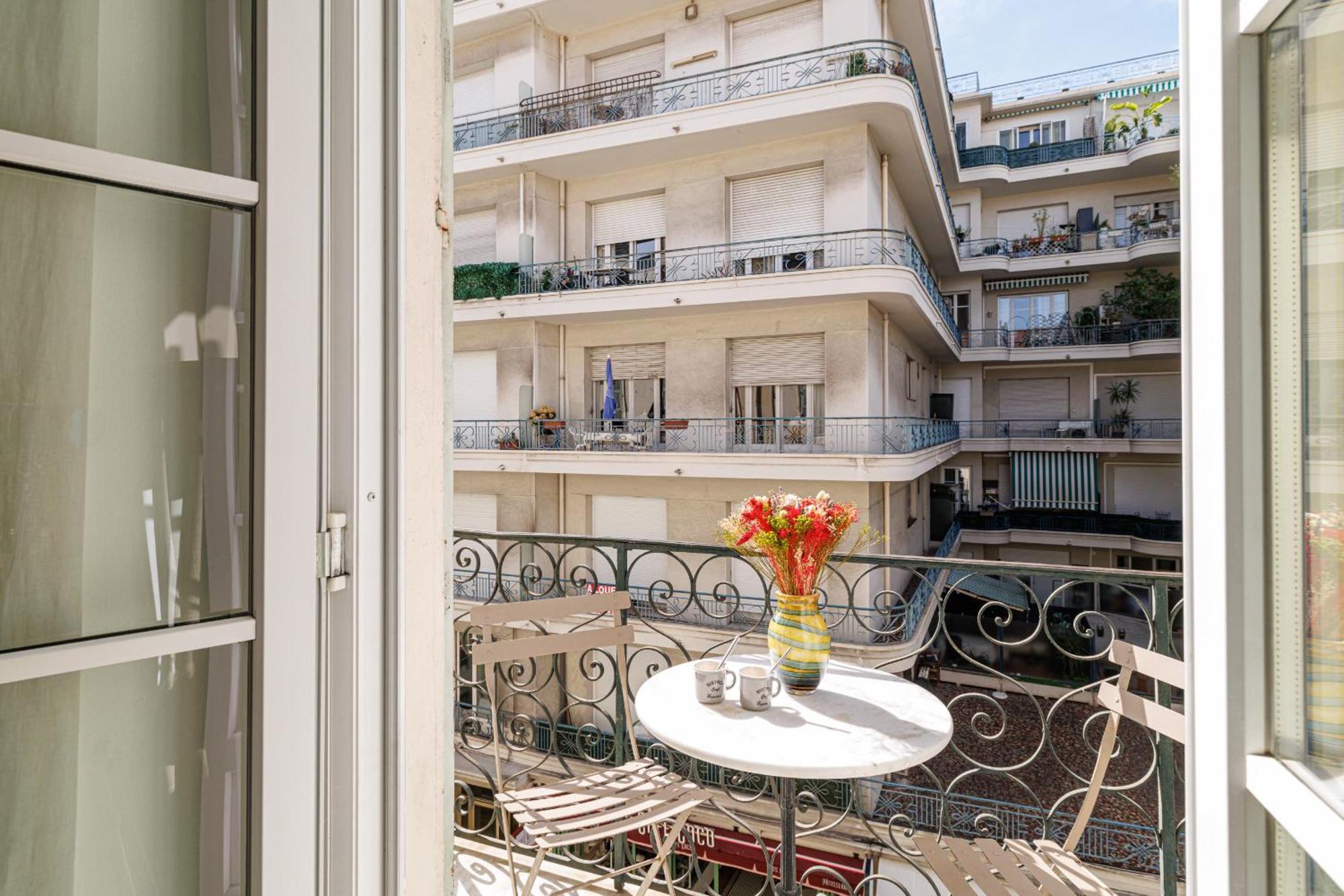 Wide & 3 Bdr - Ac & Balcony Appartement *