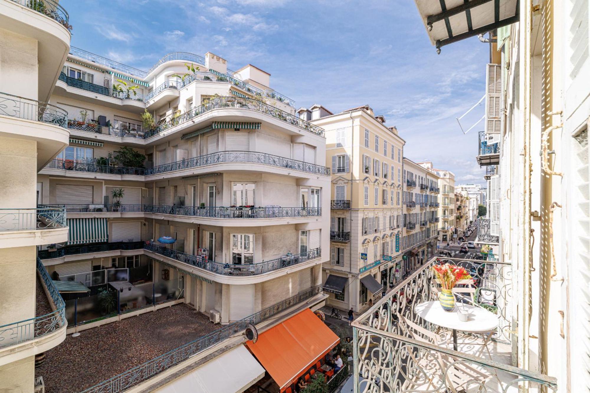 Wide & 3 Bdr - Ac & Balcony