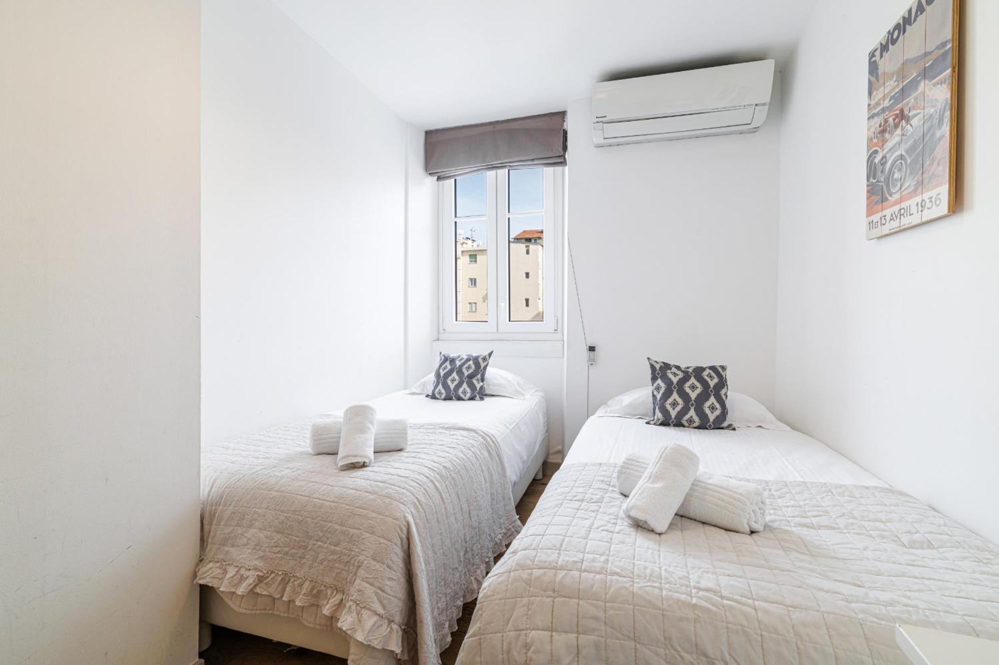 Wide & 3 Bdr - Ac & Balcony * Nice