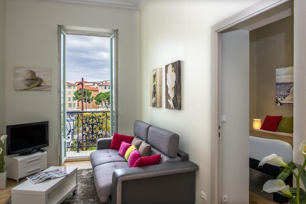 Aston - Centre Massena