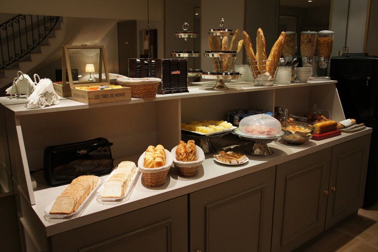 Ambassador Hotel 3*