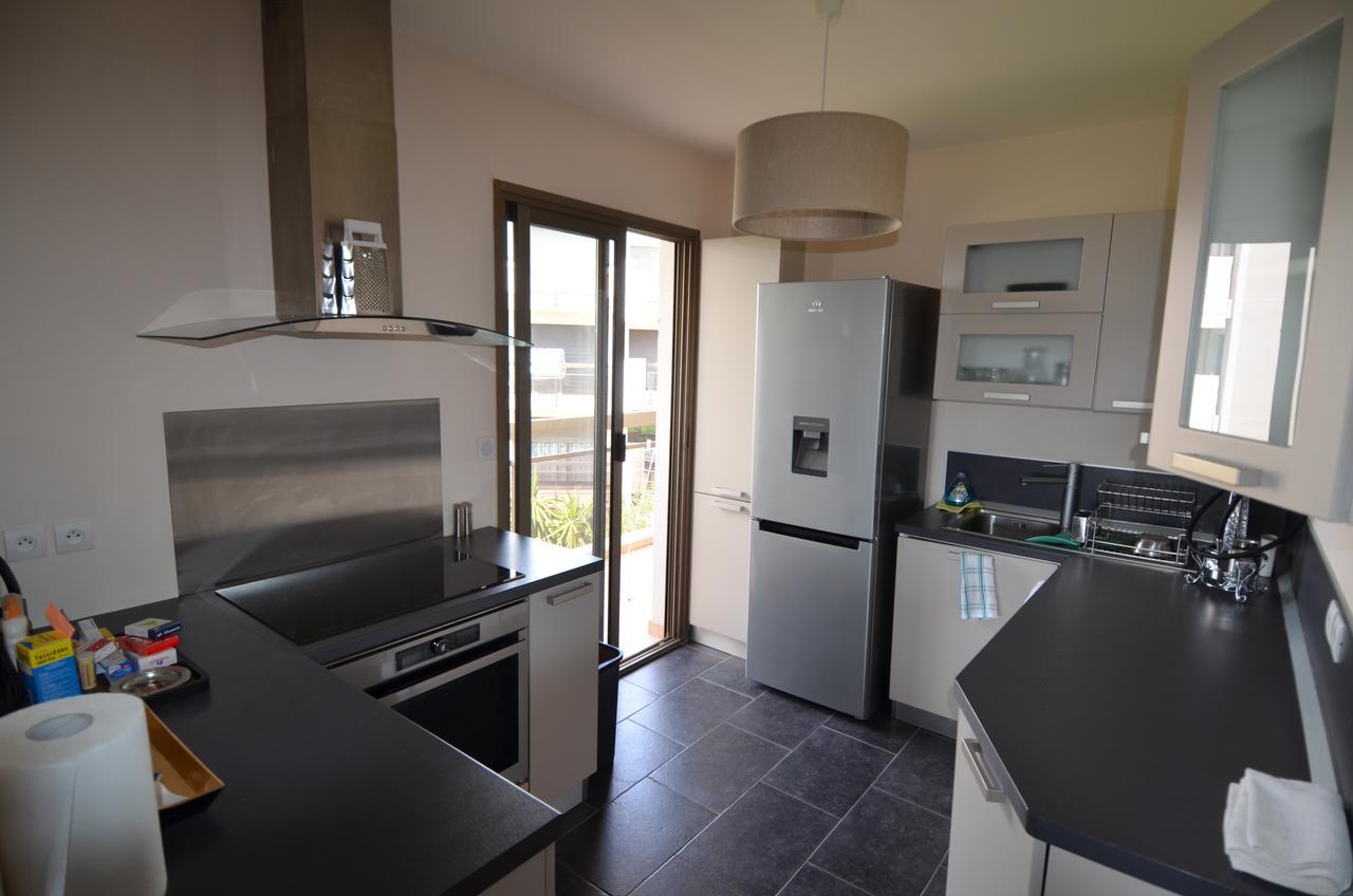 6 Personnes Avec Terrasse Et Piscine Quartier Fabron A Apartamento *