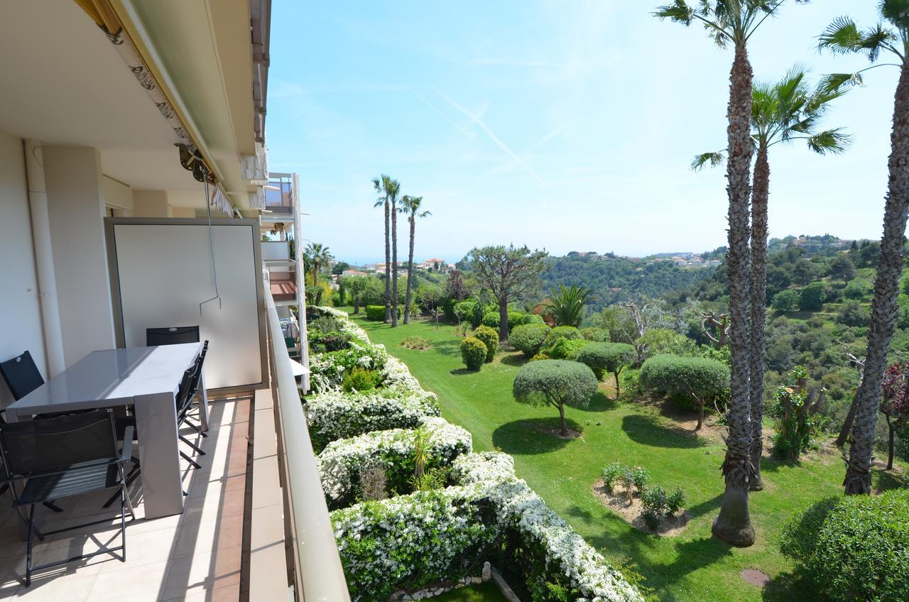 6 Personnes Avec Terrasse Et Piscine Quartier Fabron A Apartamento *