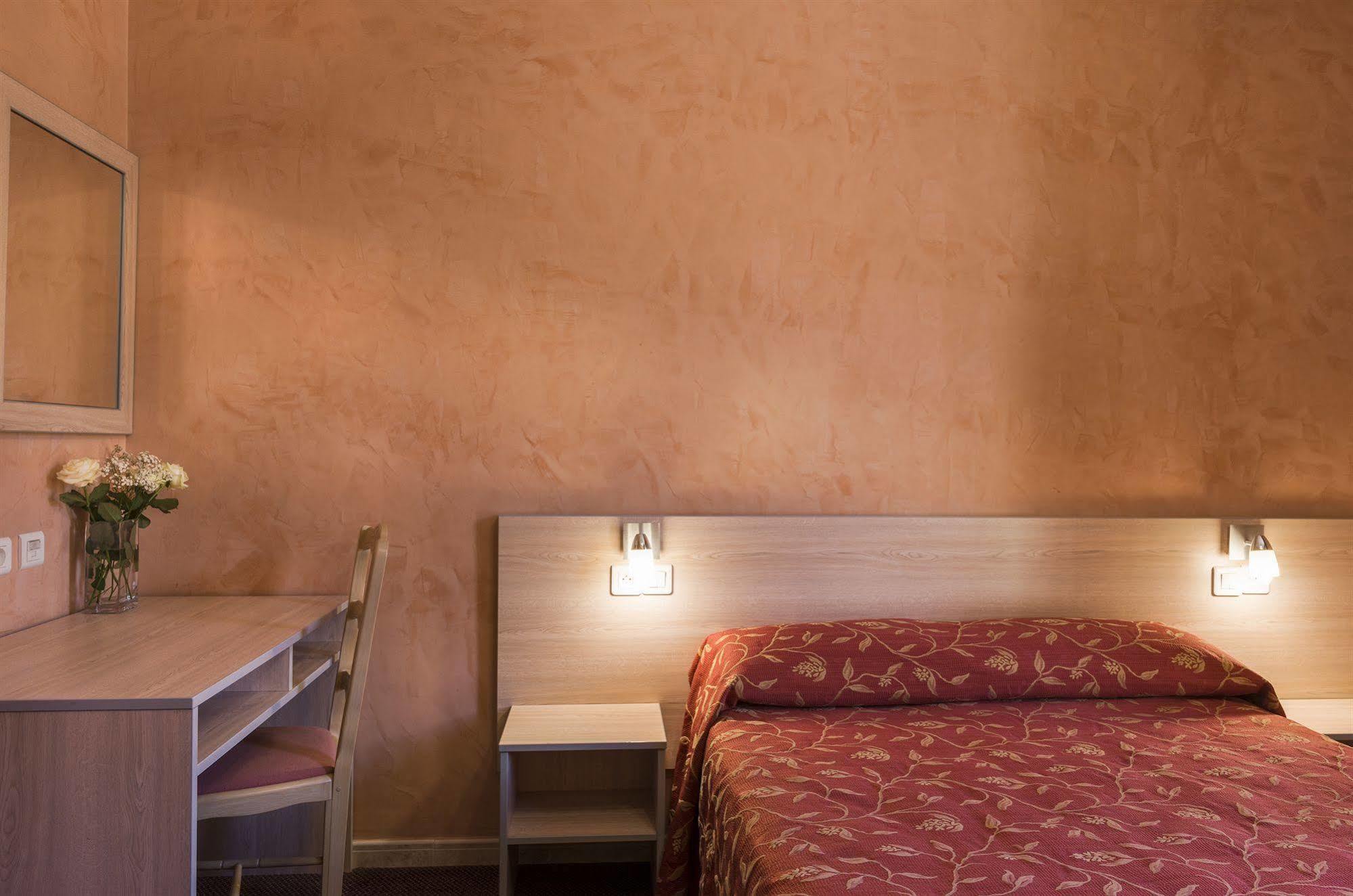 Hotel Little Palace 2*