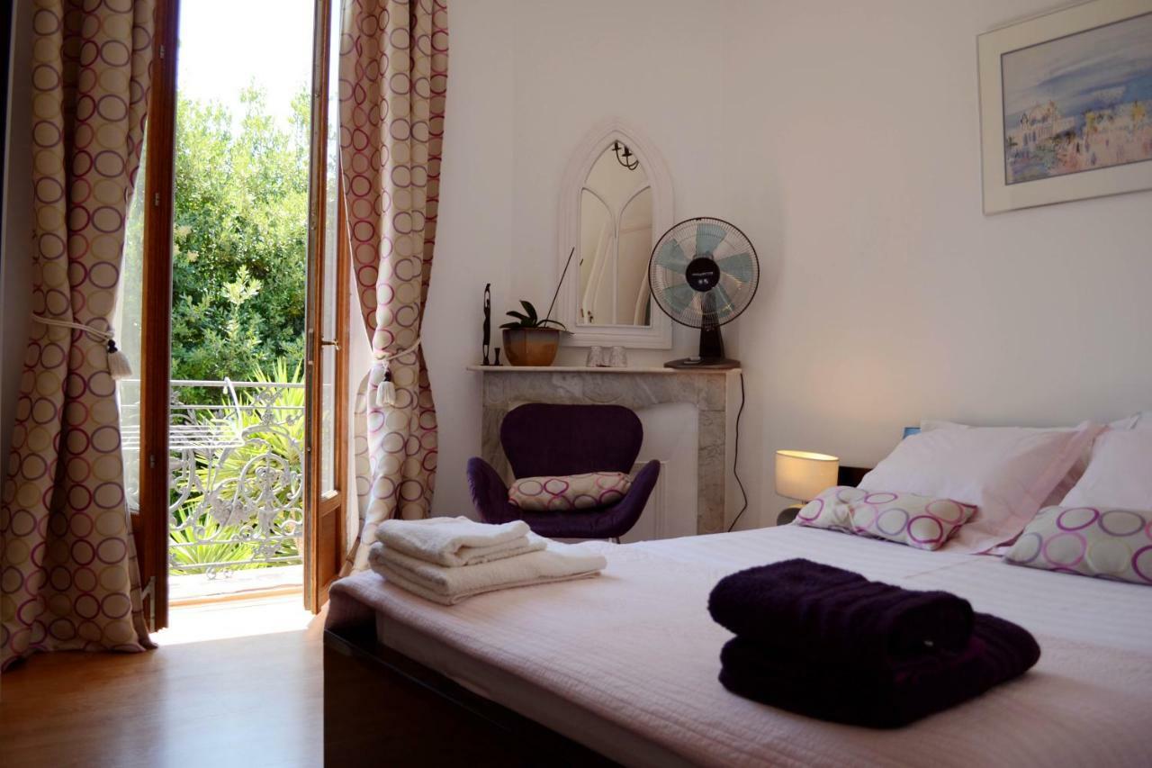 Les Pervenches Couette-café Nice