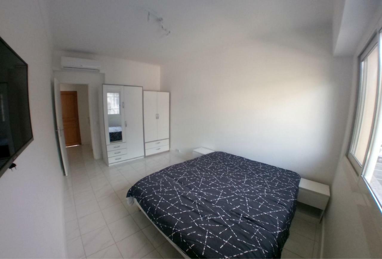 Les Dauphins Apartment