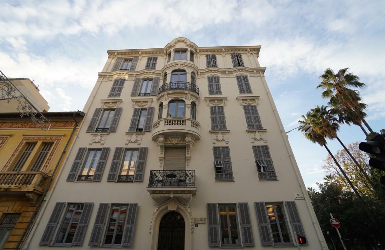 Carre D'or! Park View! *