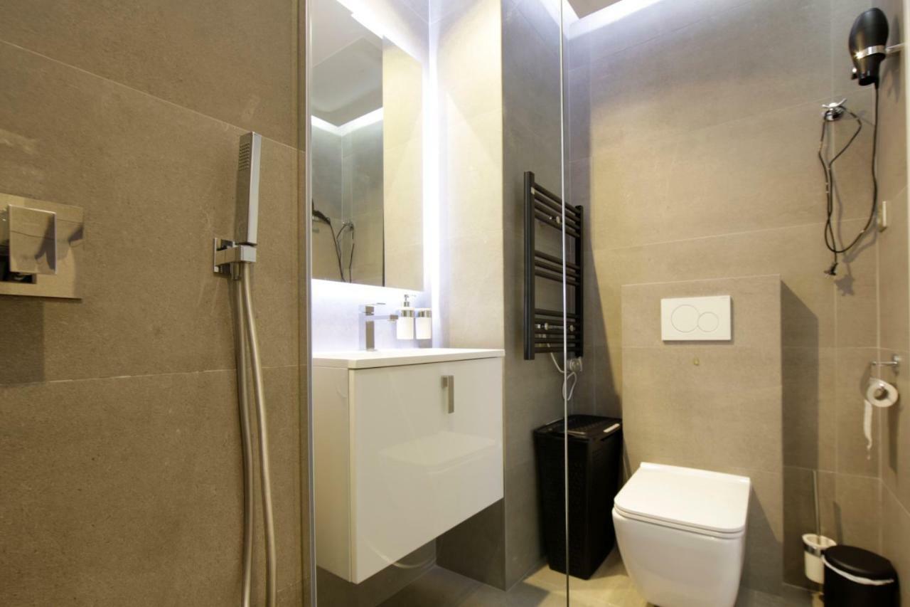 Carre D'or! Park View! *