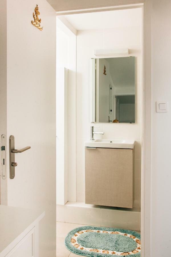 Adorable In Downtown Appartement