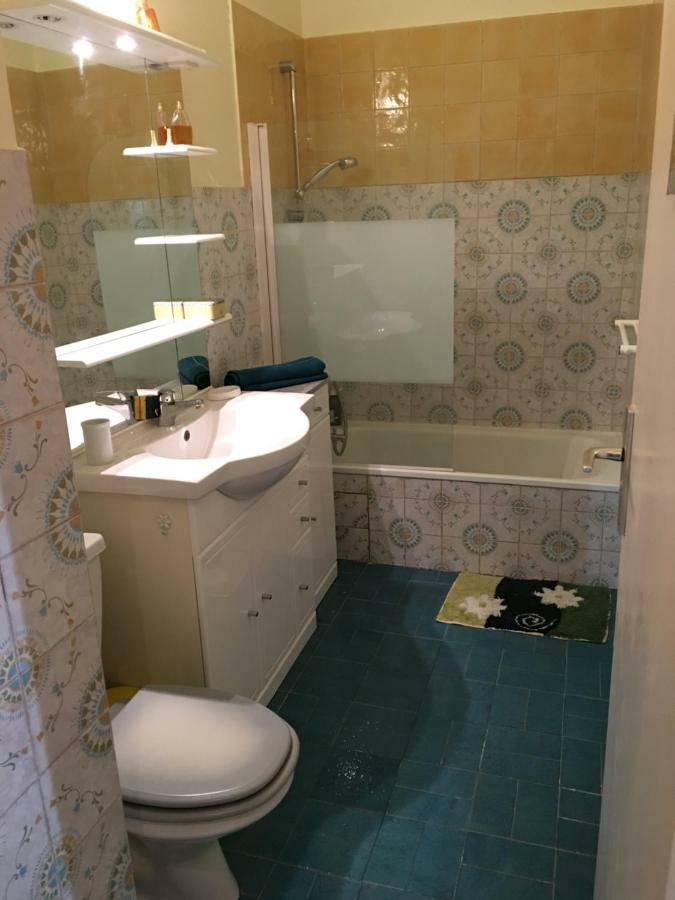 Standing Apartment *