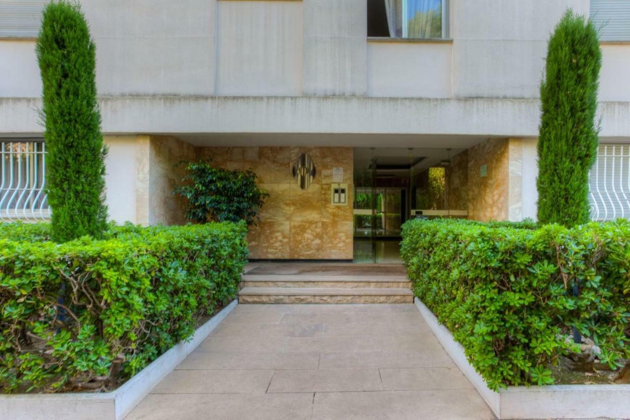 Stunning View And Pool Big Location Apartment Nice