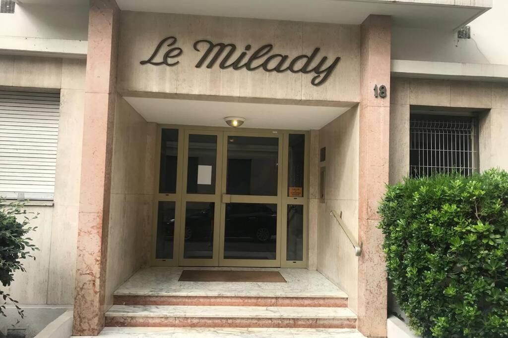 Apartment Centre Proche De *