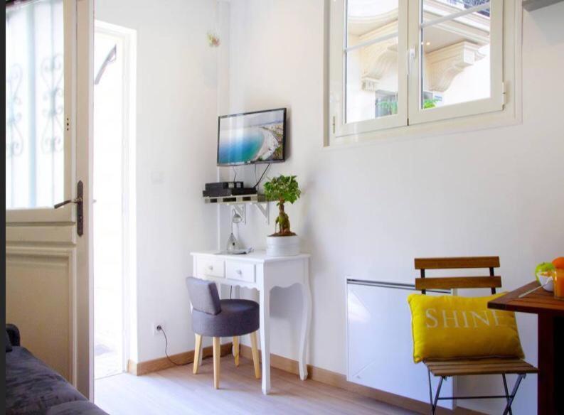 Appartement Le Refuge Avec Terrasse Et Jardin, En Plein Centre-ville, Gare 5 Minutes A Pieds Nice