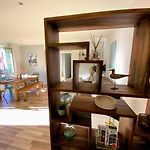 Sunny&calm 2 bed apartment place du Pin
