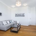 Gorgeous 1 Bdr With Gardens View In The Old Town