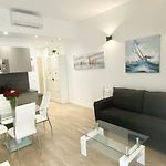 Central Modern Flat Lamartine