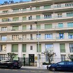Centre, deux pièces, calme, terrasse plein sud